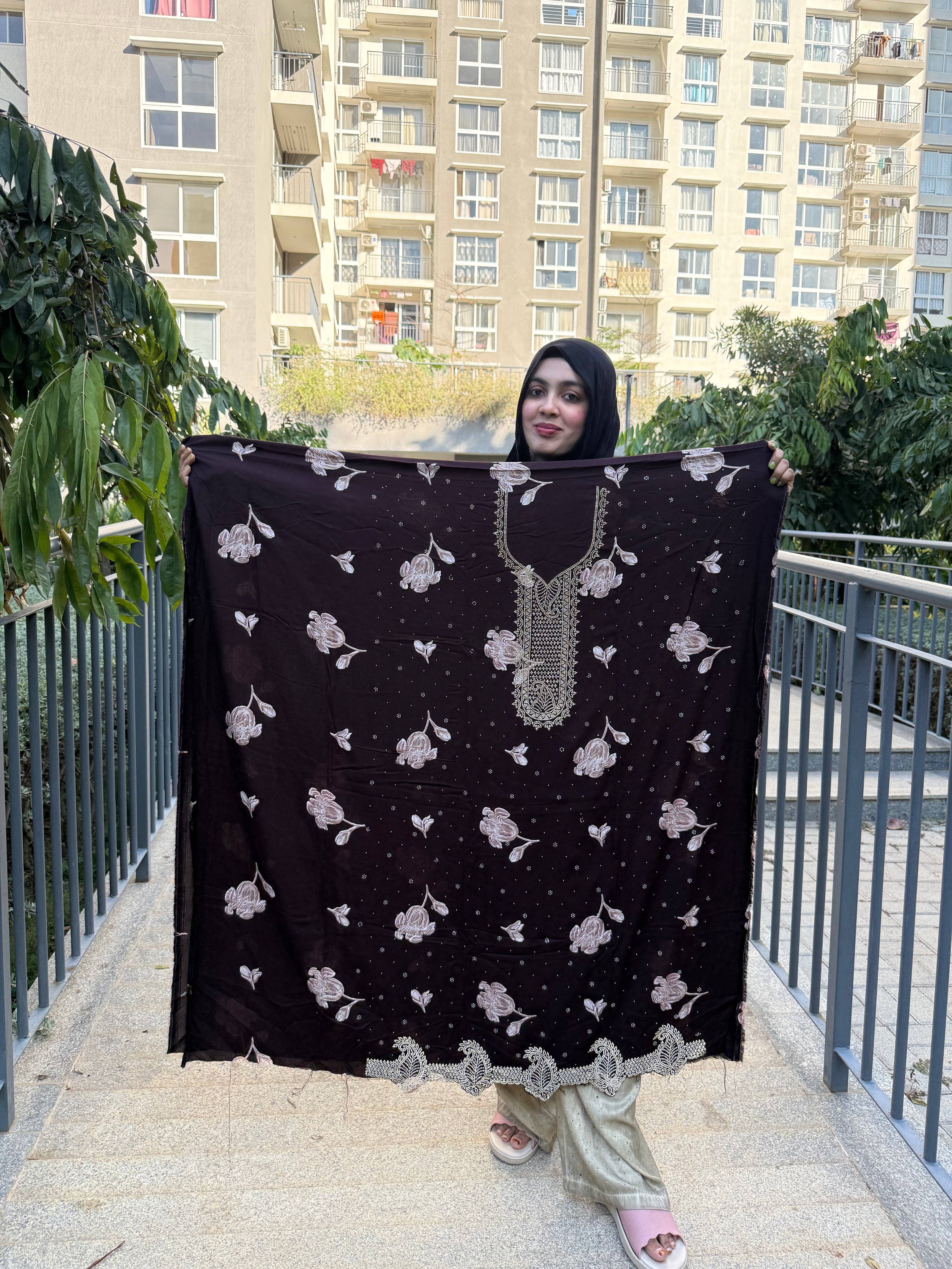 Zanash Aura – Premium Unstitched Suit