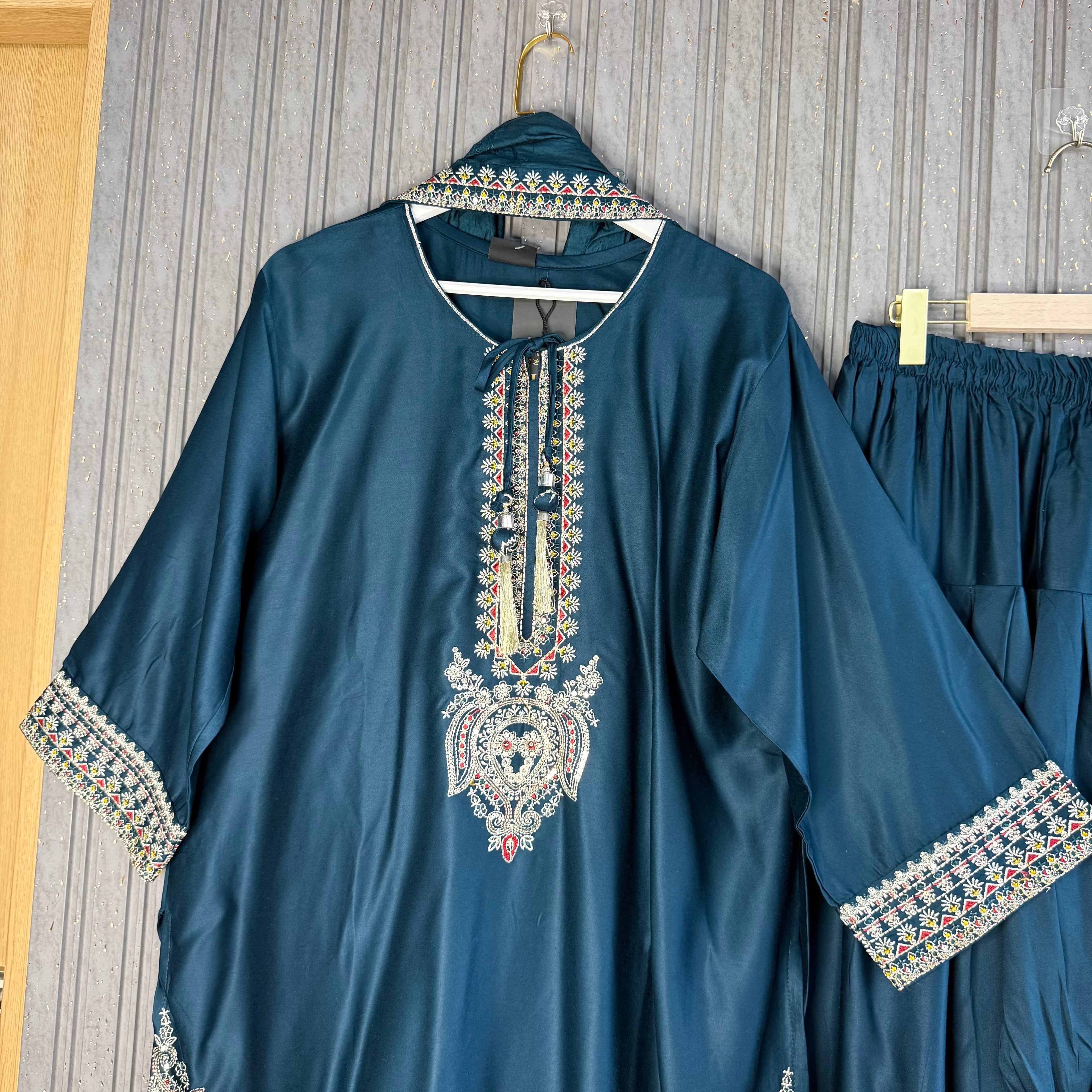 Zariqa Farshi suit