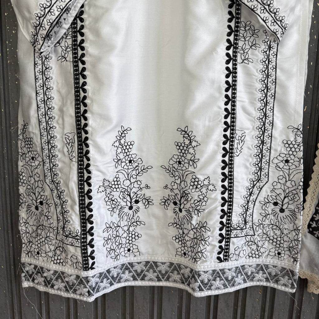 Anmol baloch Pakistani suit