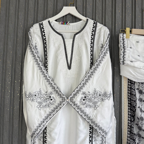 Anmol baloch Pakistani suit