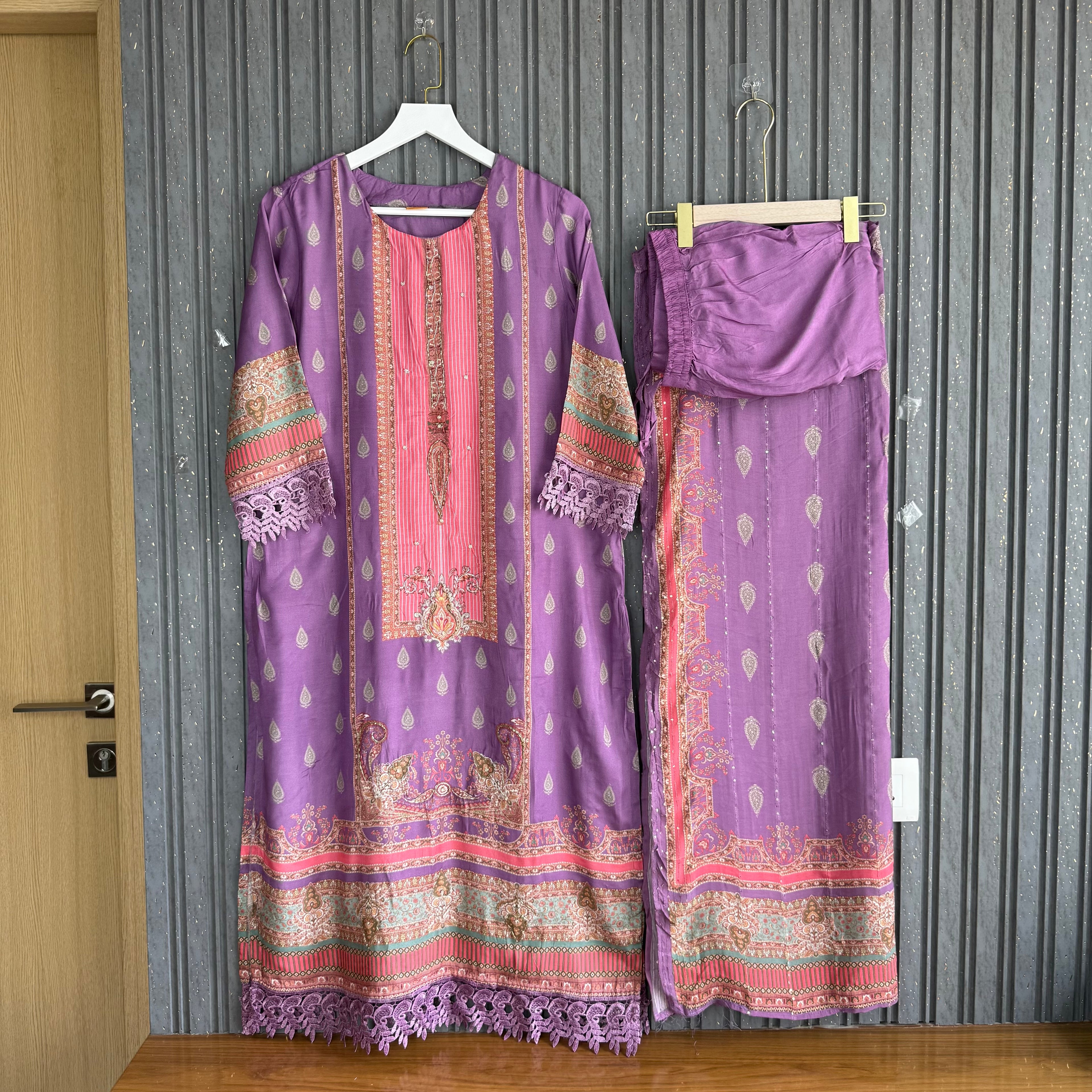 Mahira khan Pakistani suit
