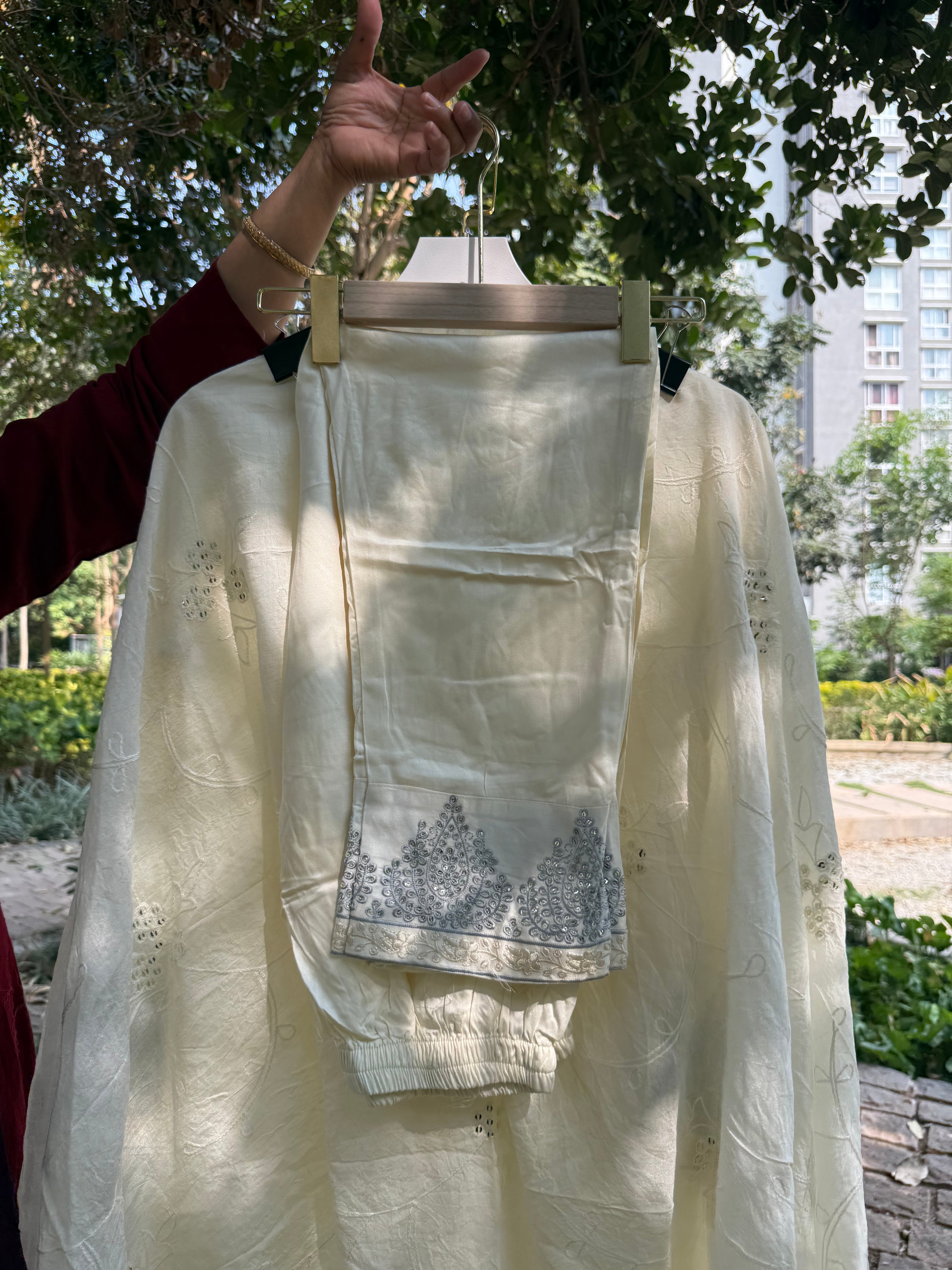 RÉHMAEL VÉRA – Signature Edit