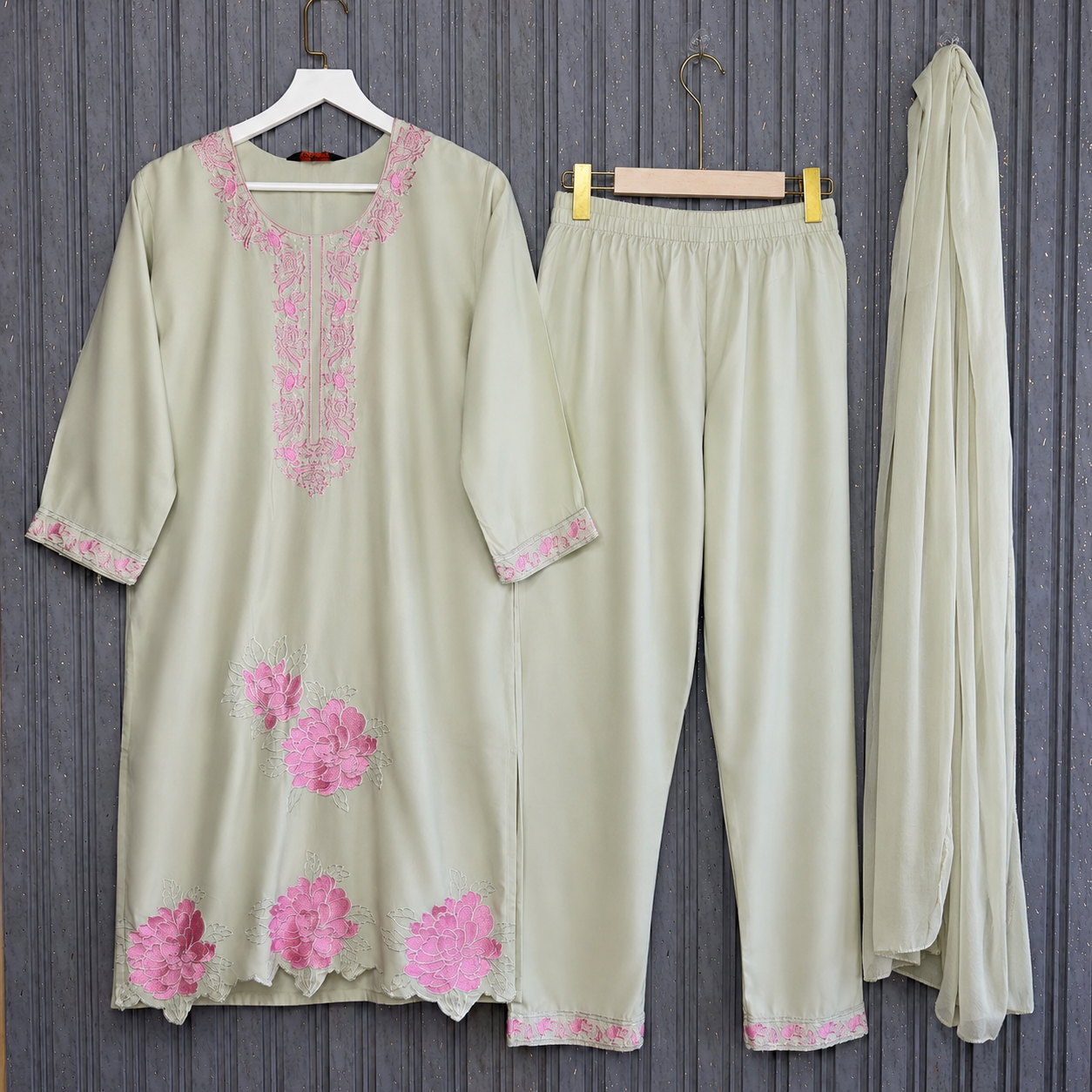 Jaza haider Pakistani suit