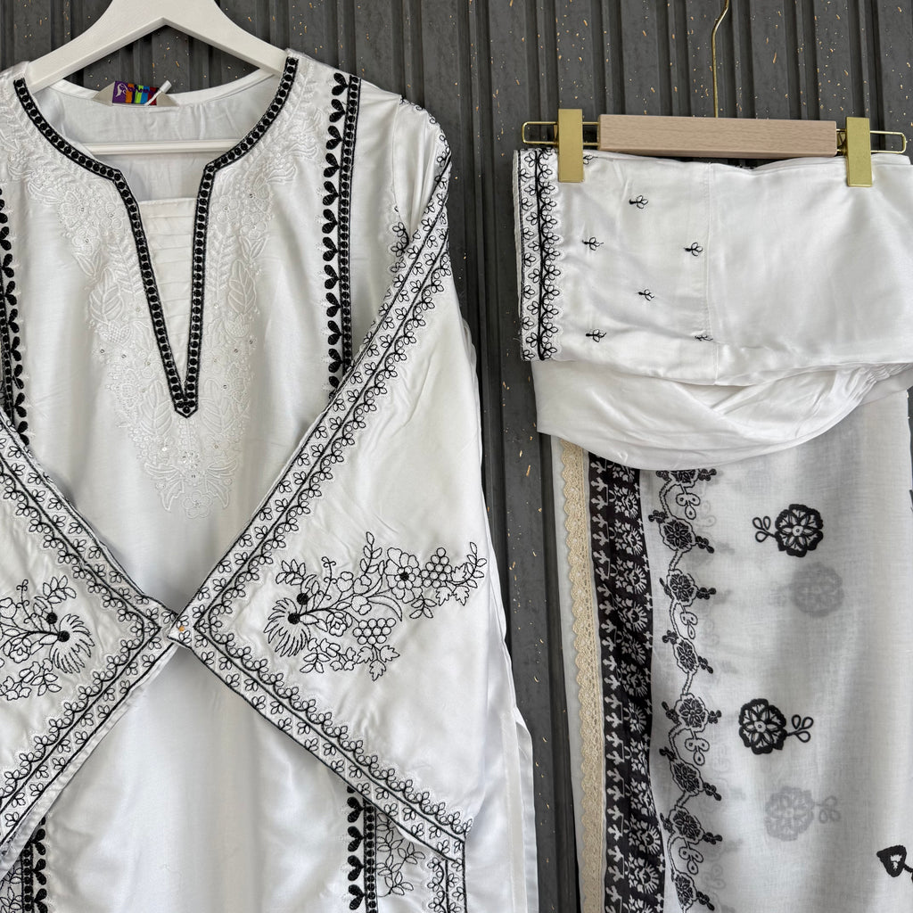 Anmol baloch Pakistani suit