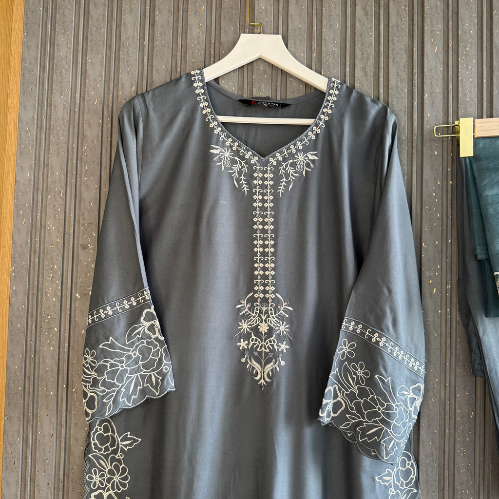 Soha qurawi Pakistani suit