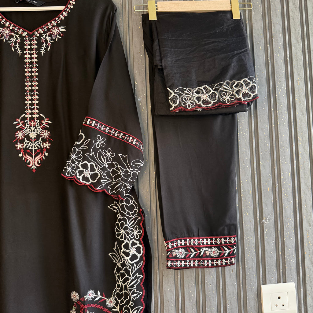 Malina Mirha Pakistani suit