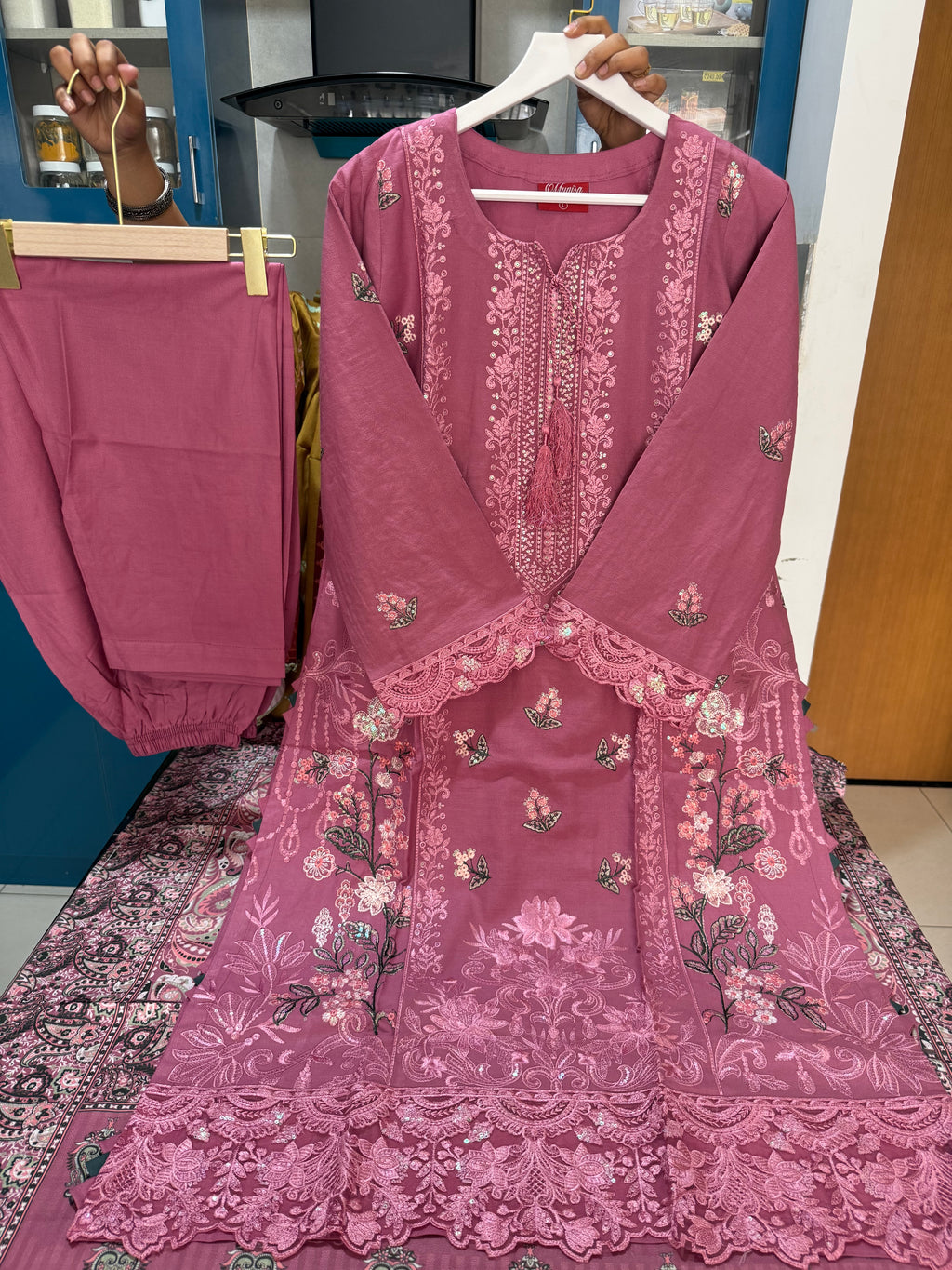 Munira Designer: Mauve-Pink Linen Ensemble with Floral Shawl
