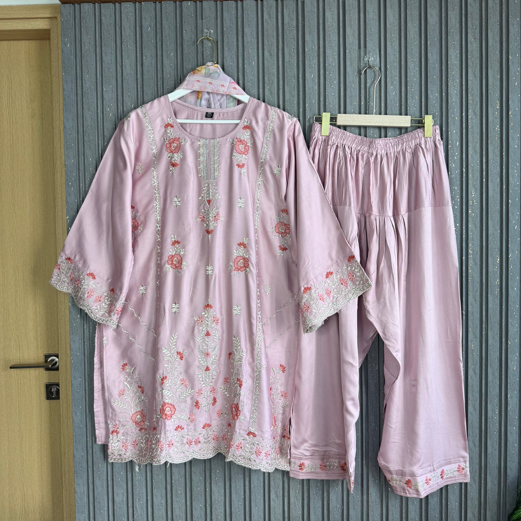 Tariha zaidi Pakistani Suit