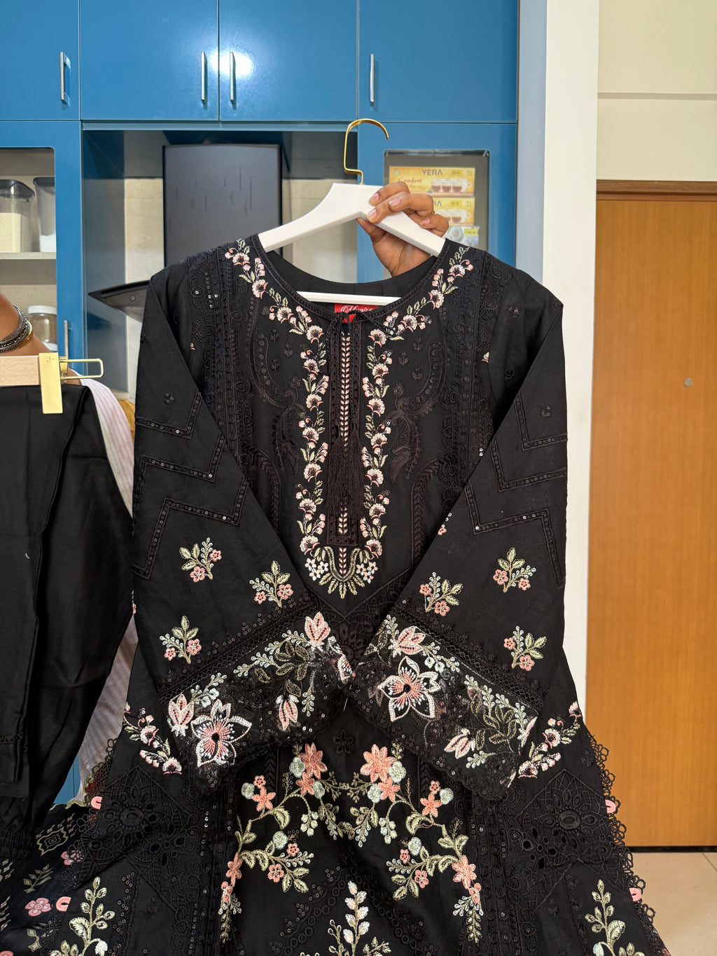 Munira Designer – Noir Ébène Black Ensemble