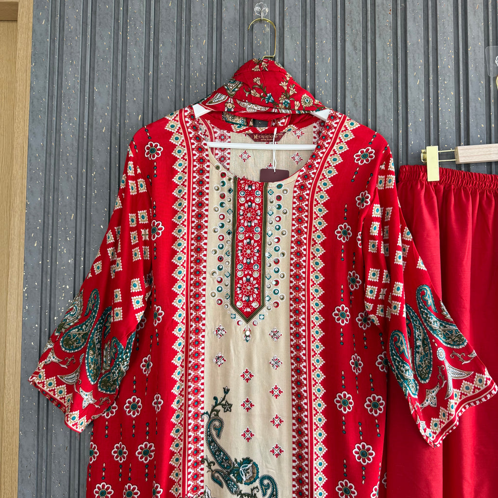 Wasiya khawar pakistani suit