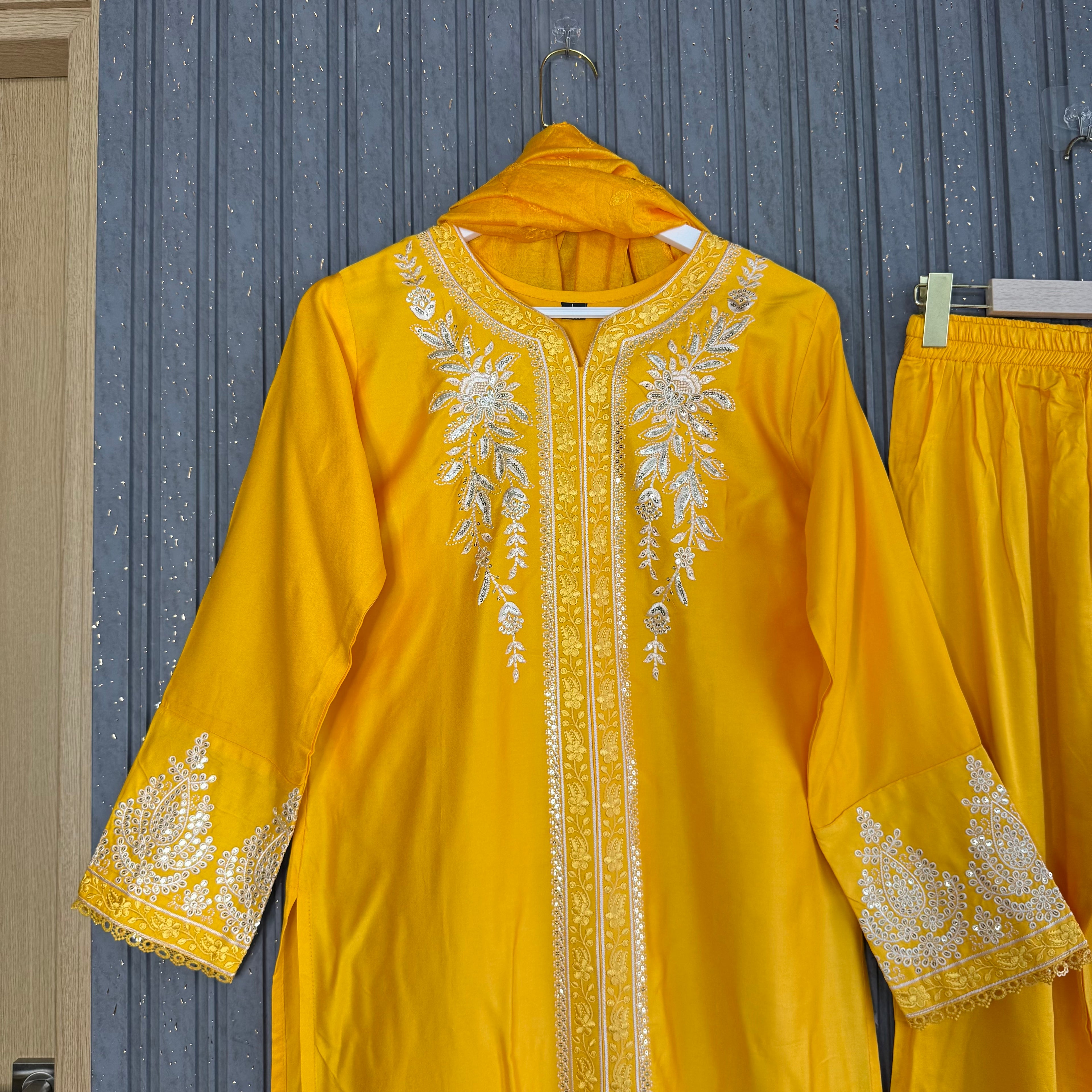 Salimara yusuf Pakistani set