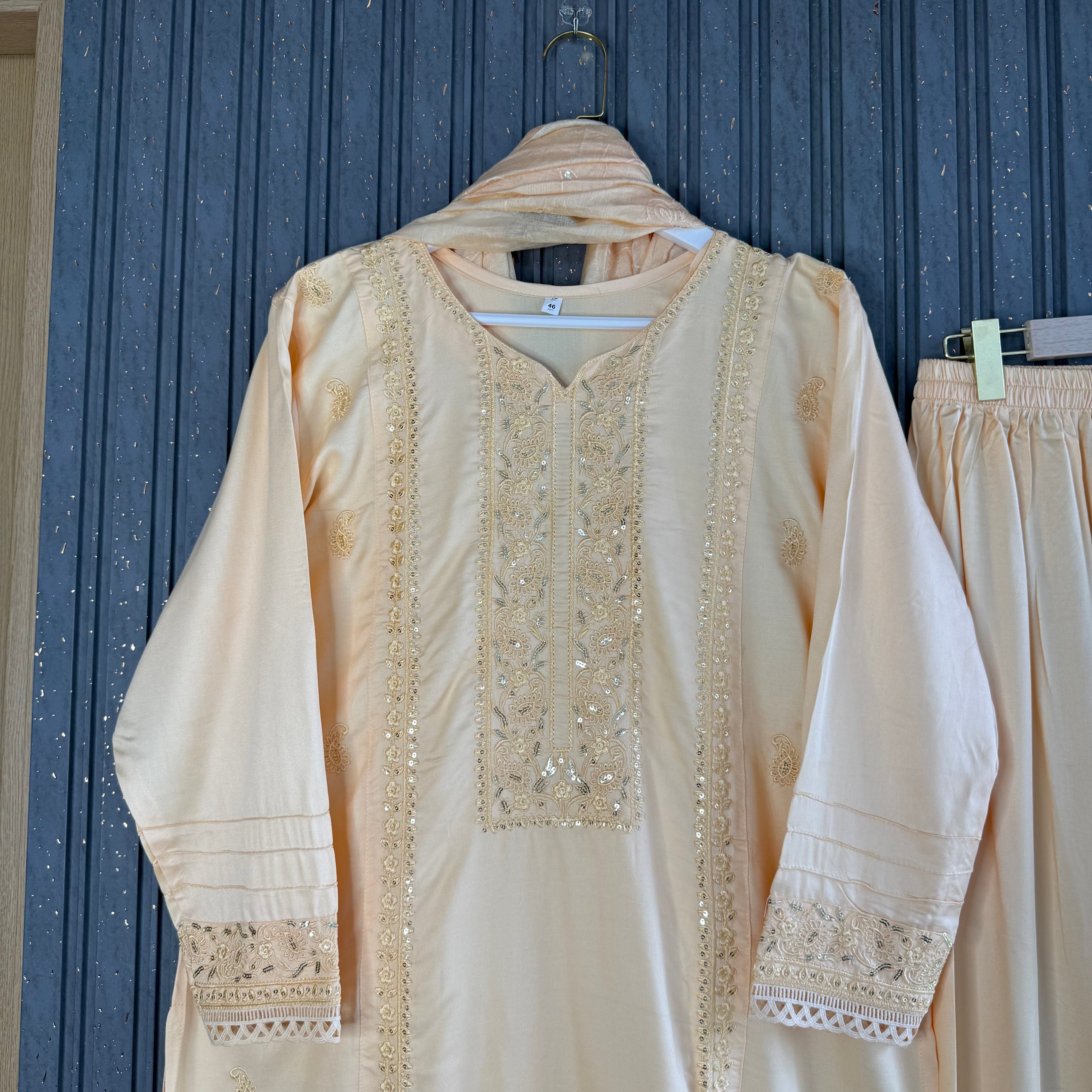 Shiza Naweri Pakistani Set