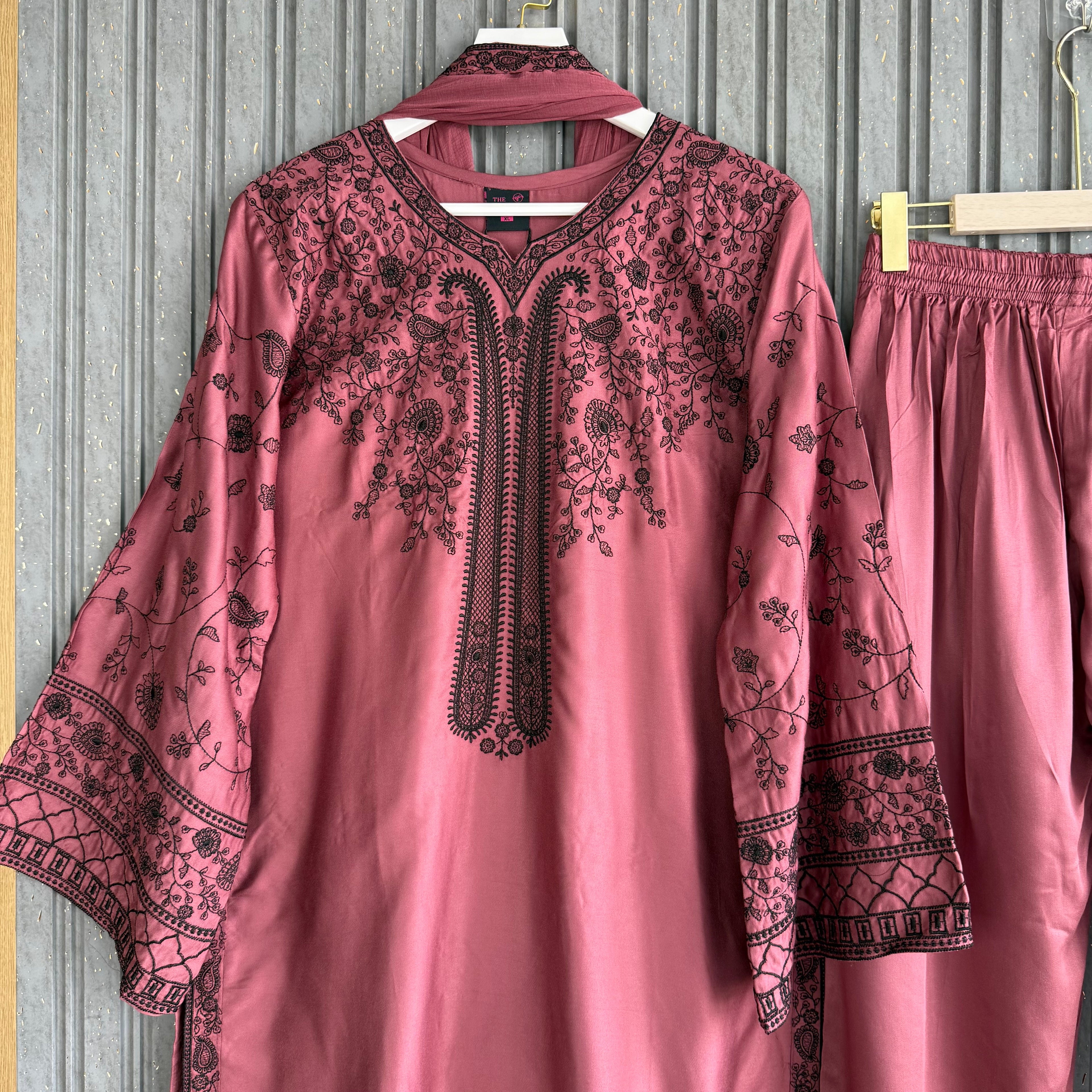 Sumbal shahid pakistani suit