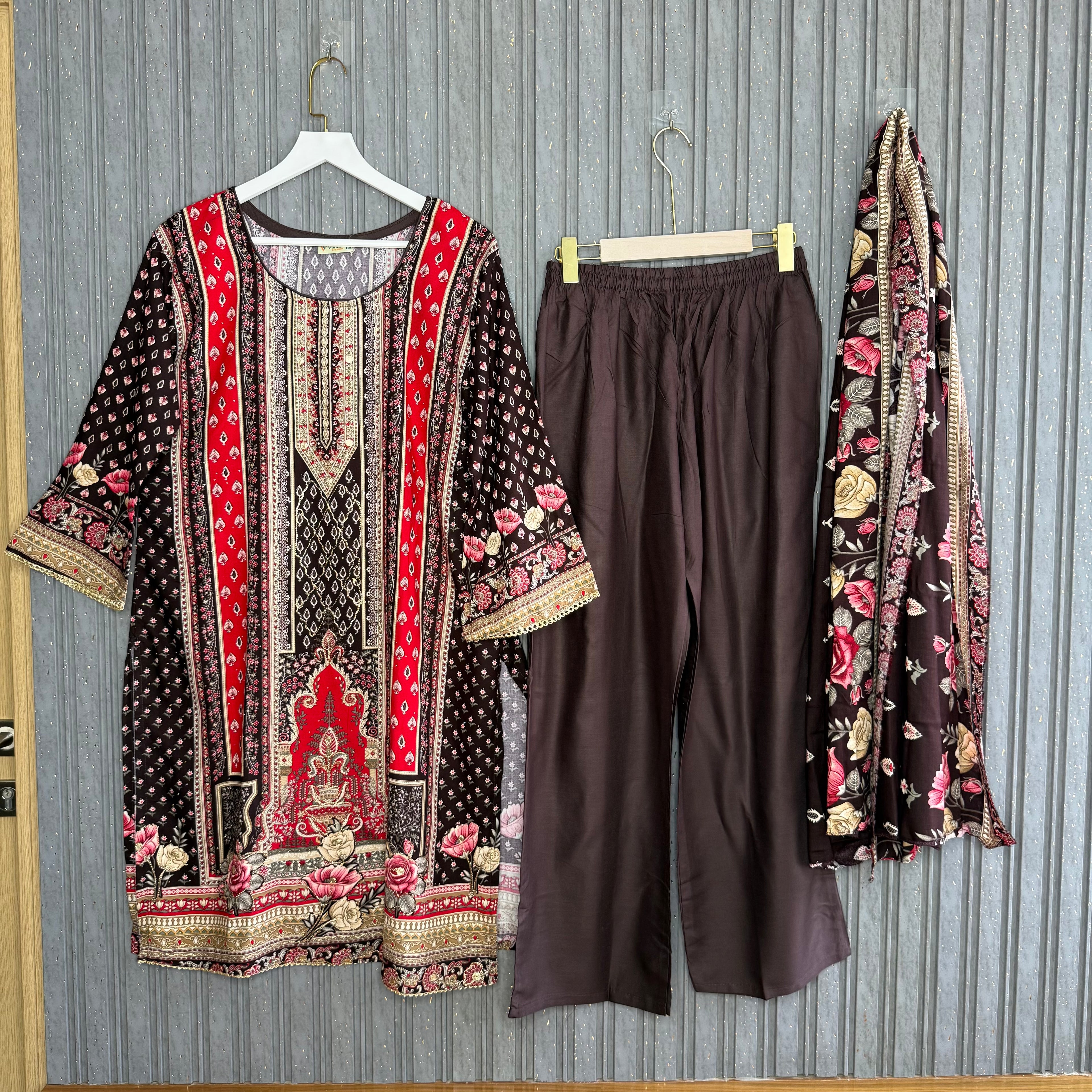 Saiqa Ali Pakistani suit