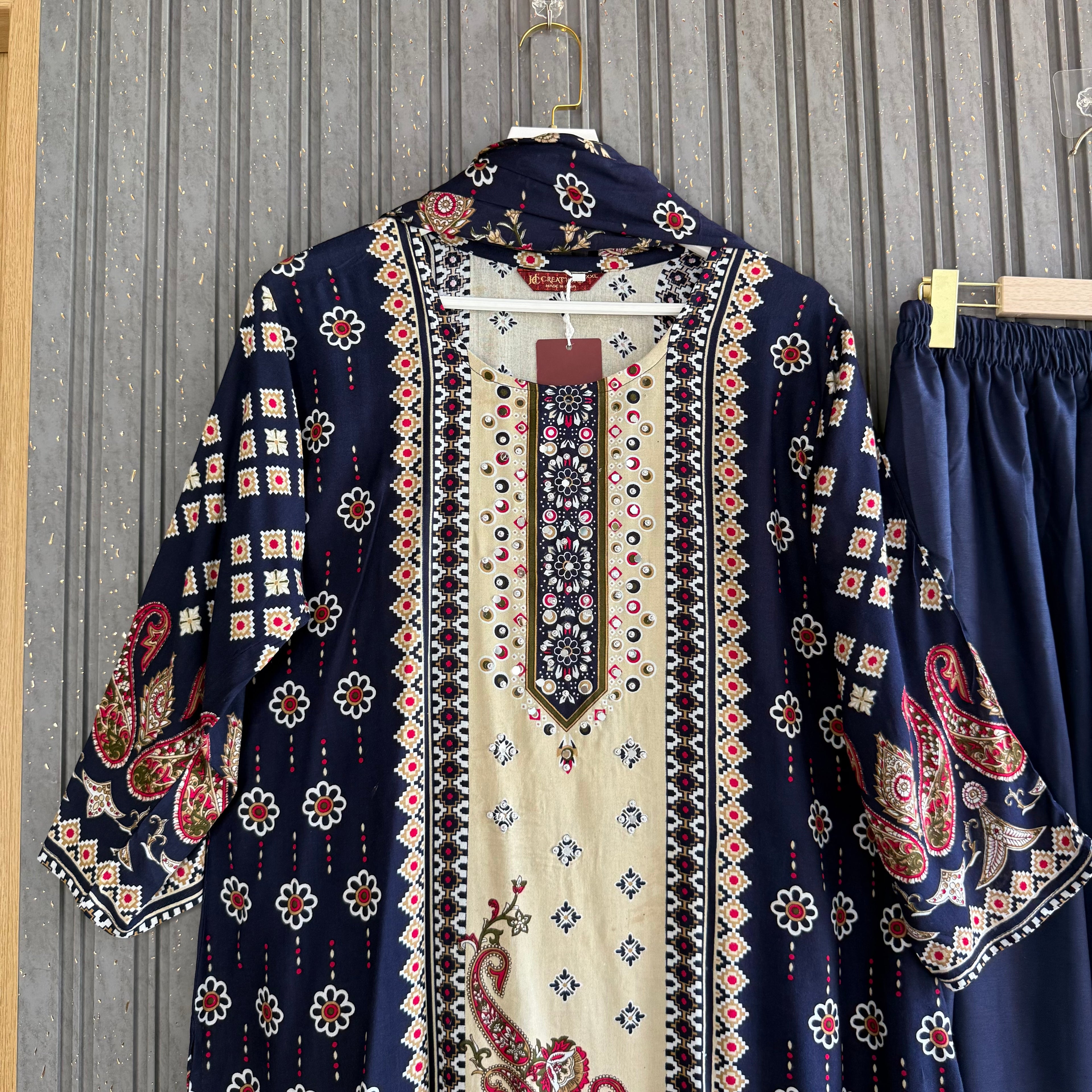 Sahiba Nasra pakistani suit
