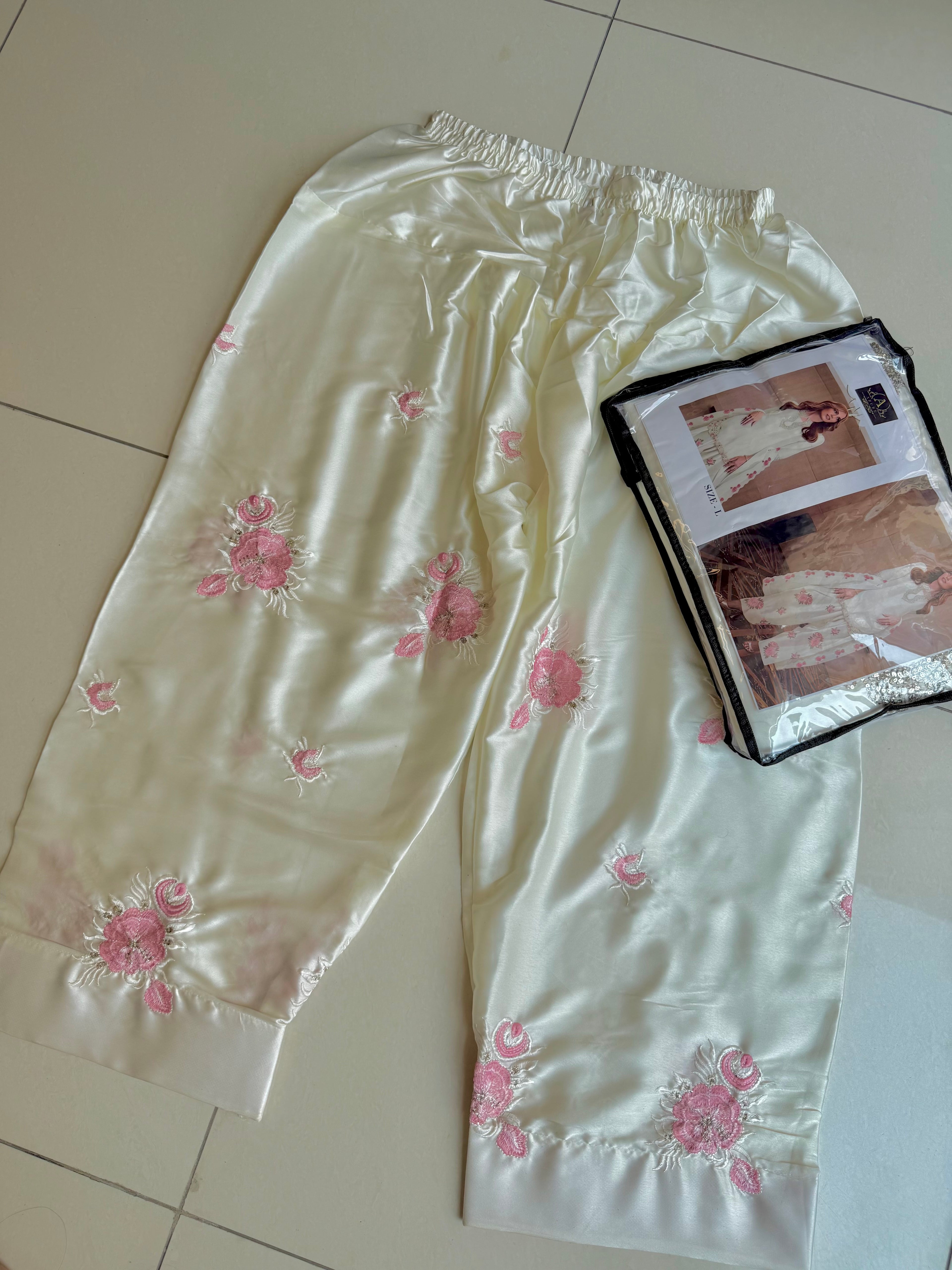 Hania Amir Farshi Salwar