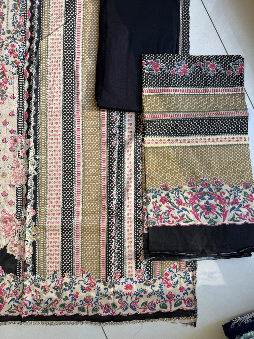 Hamdan Unstitched Suit