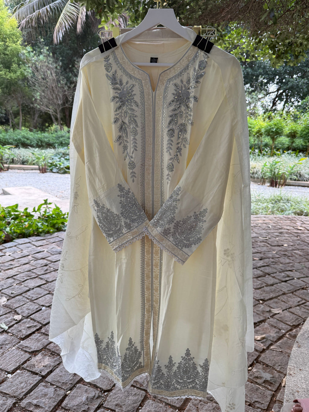 RÉHMAEL VÉRA – Signature Edit