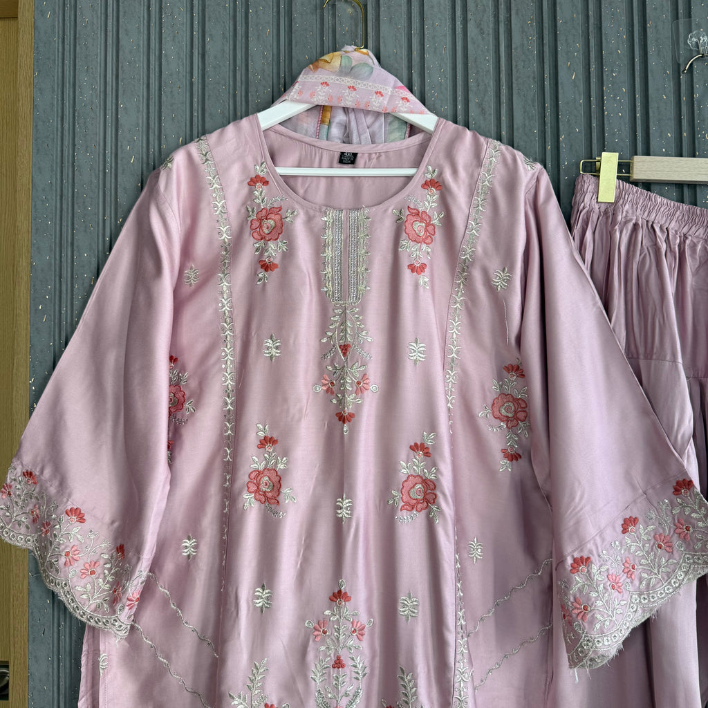 Tariha zaidi Pakistani Suit