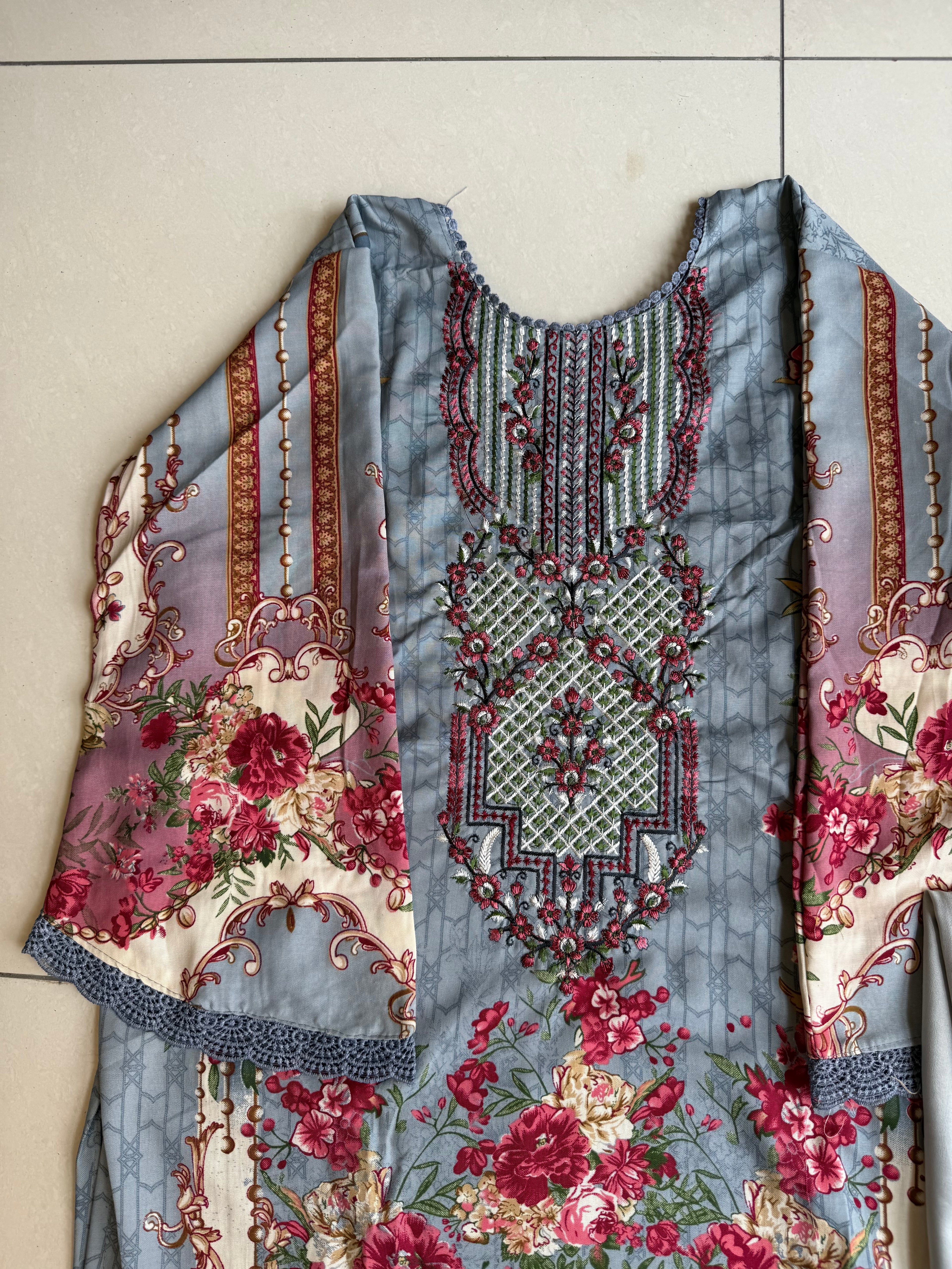 Pakistani Lawn Suit Rayon
