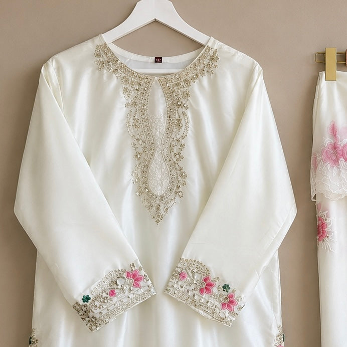Hania Amir Farshi Salwar