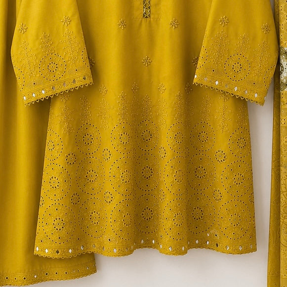 Komal Meer Pakistani suit