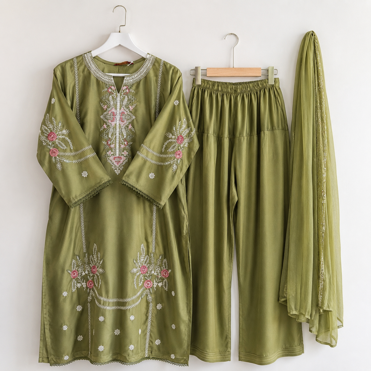 Safiya Firdaus Pakistani suit