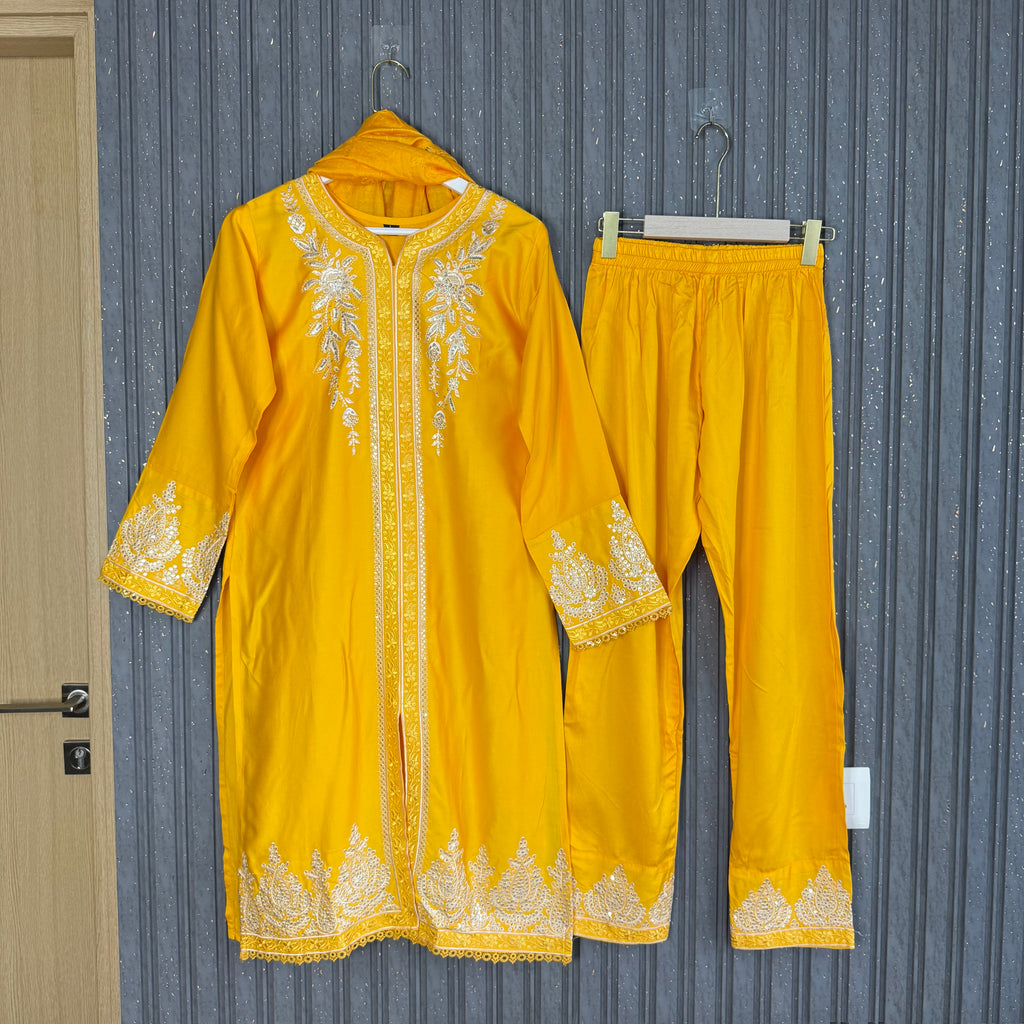 Salimara yusuf Pakistani set