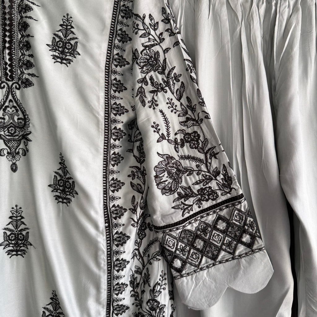 Romaisa hasan pakistani suit