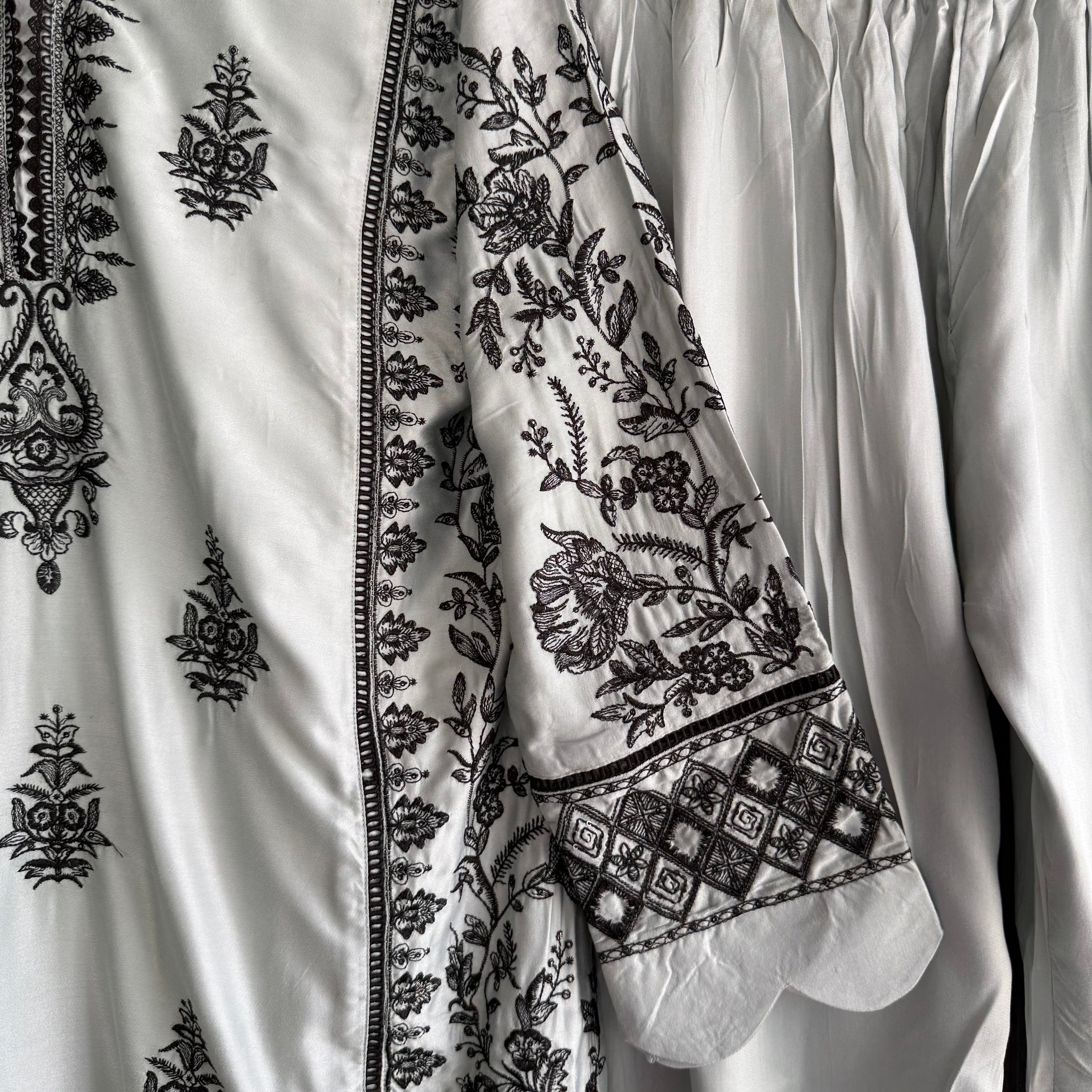 Romaisa hasan pakistani suit