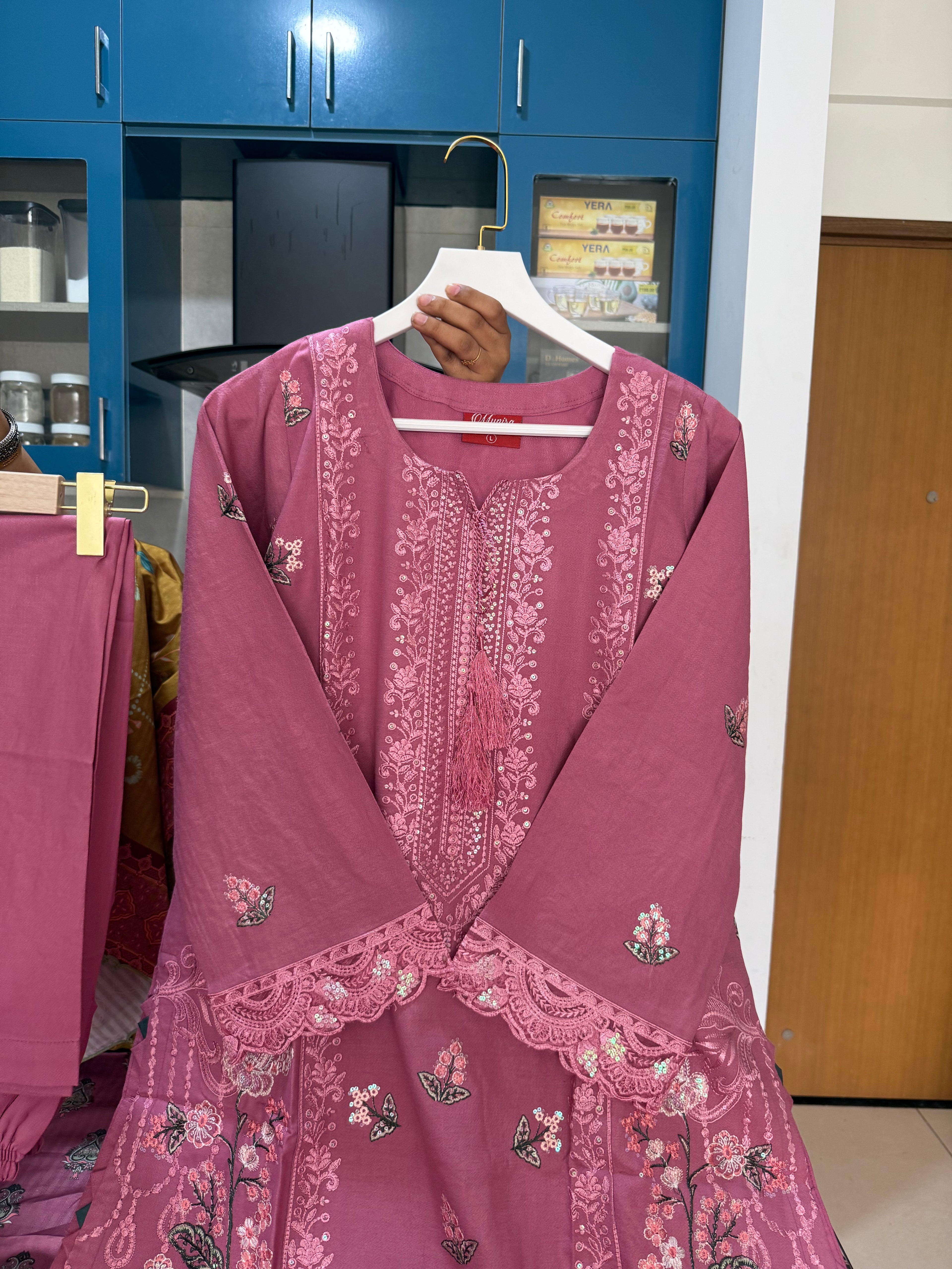 Munira Designer: Mauve-Pink Linen Ensemble with Floral Shawl