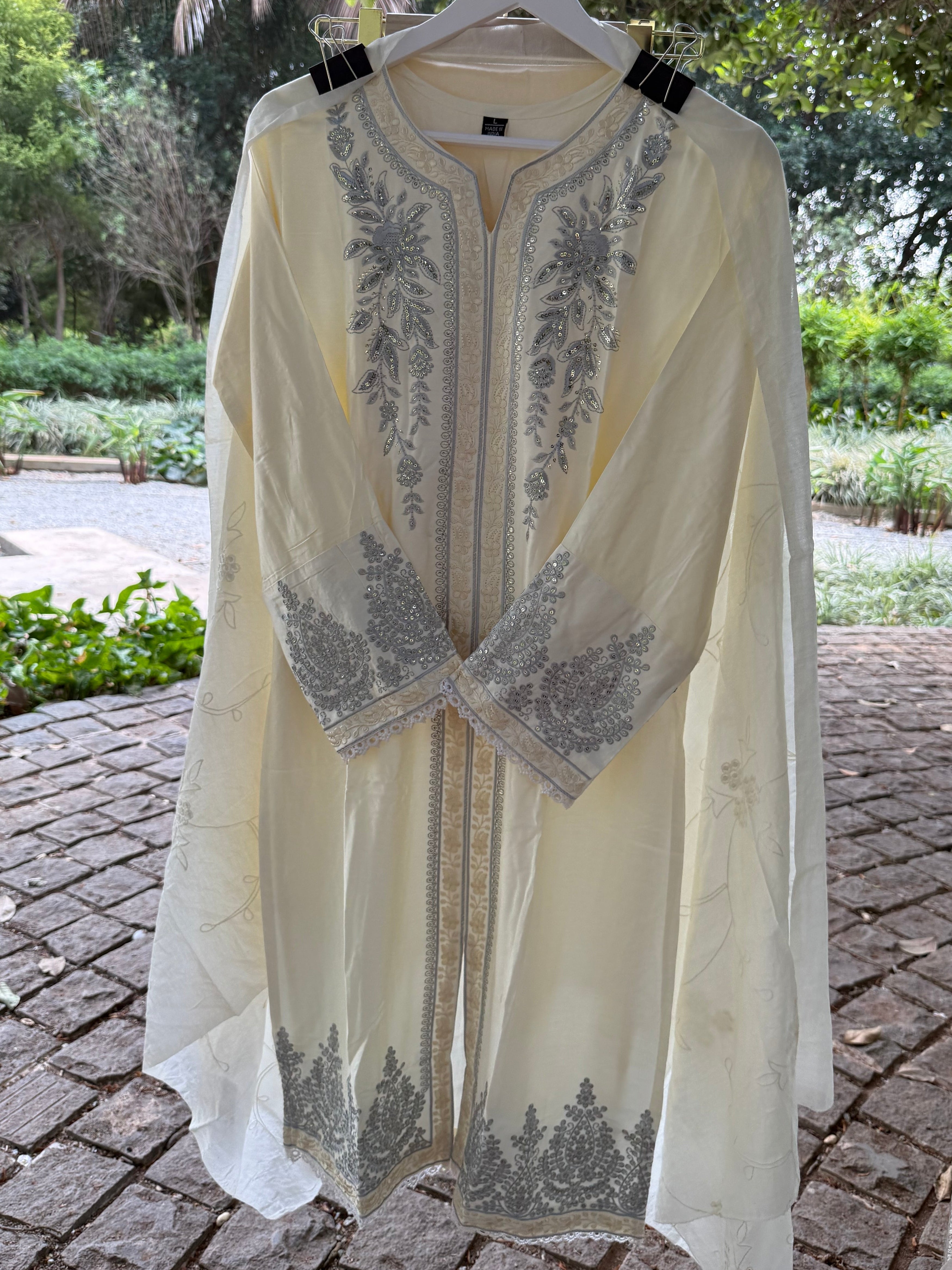 RÉHMAEL VÉRA – Signature Edit