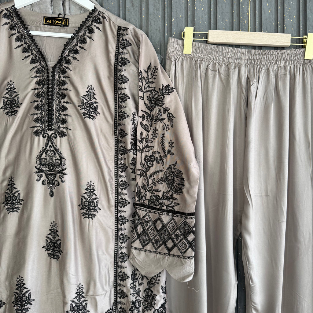 Maham hayat Pakistani suit