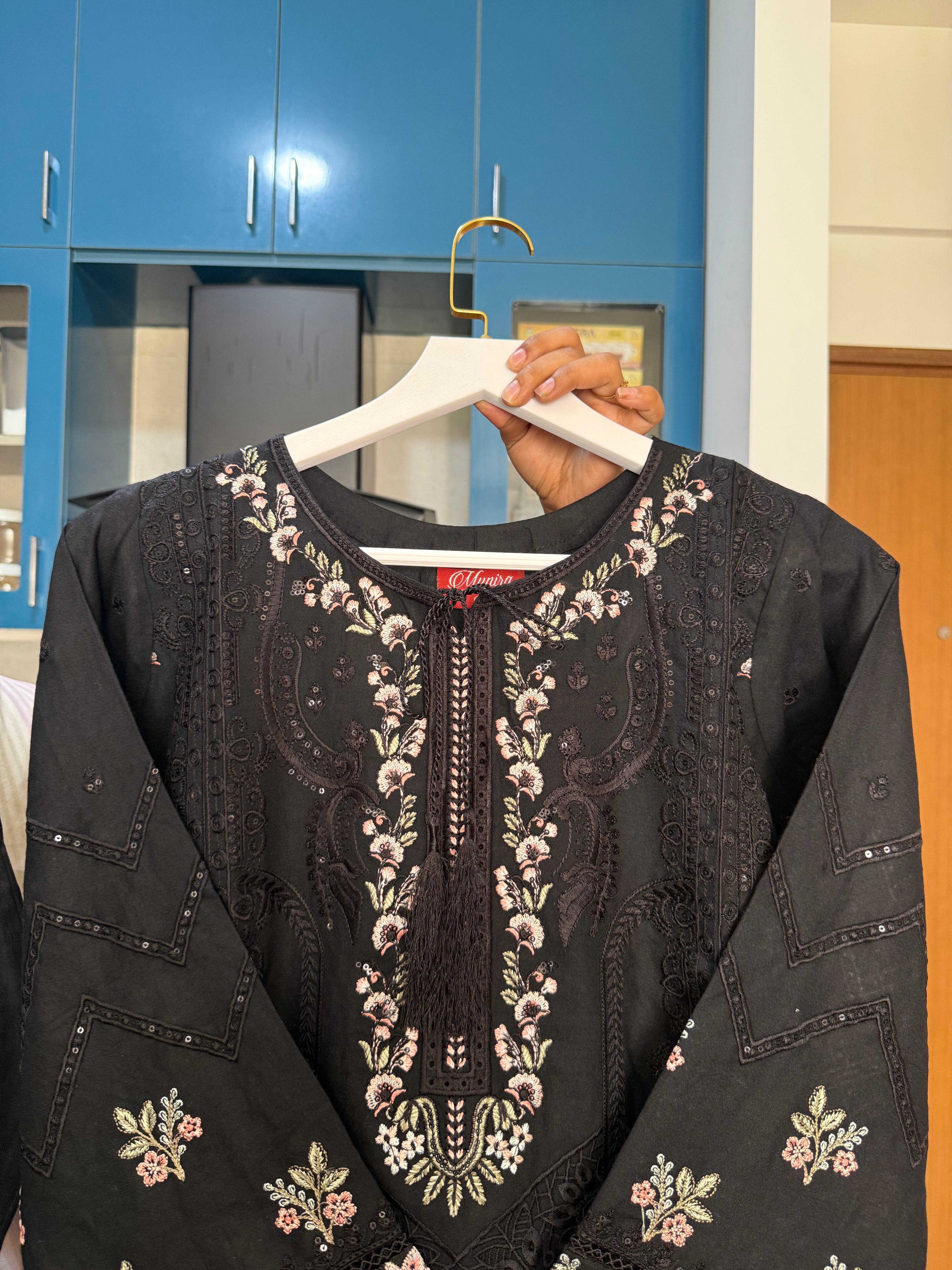 Munira Designer – Noir Ébène Black Ensemble