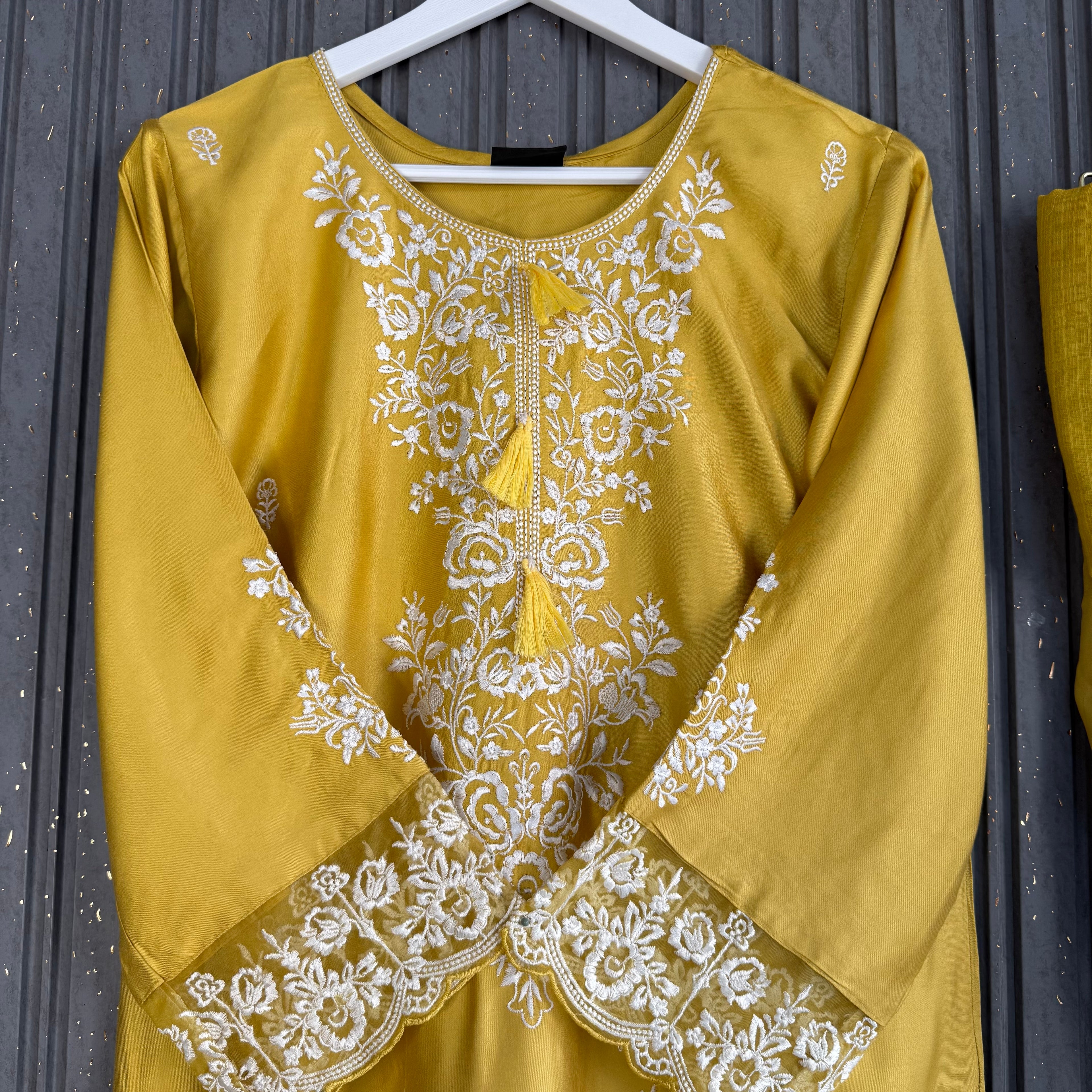 Musfira Farshi salwar set