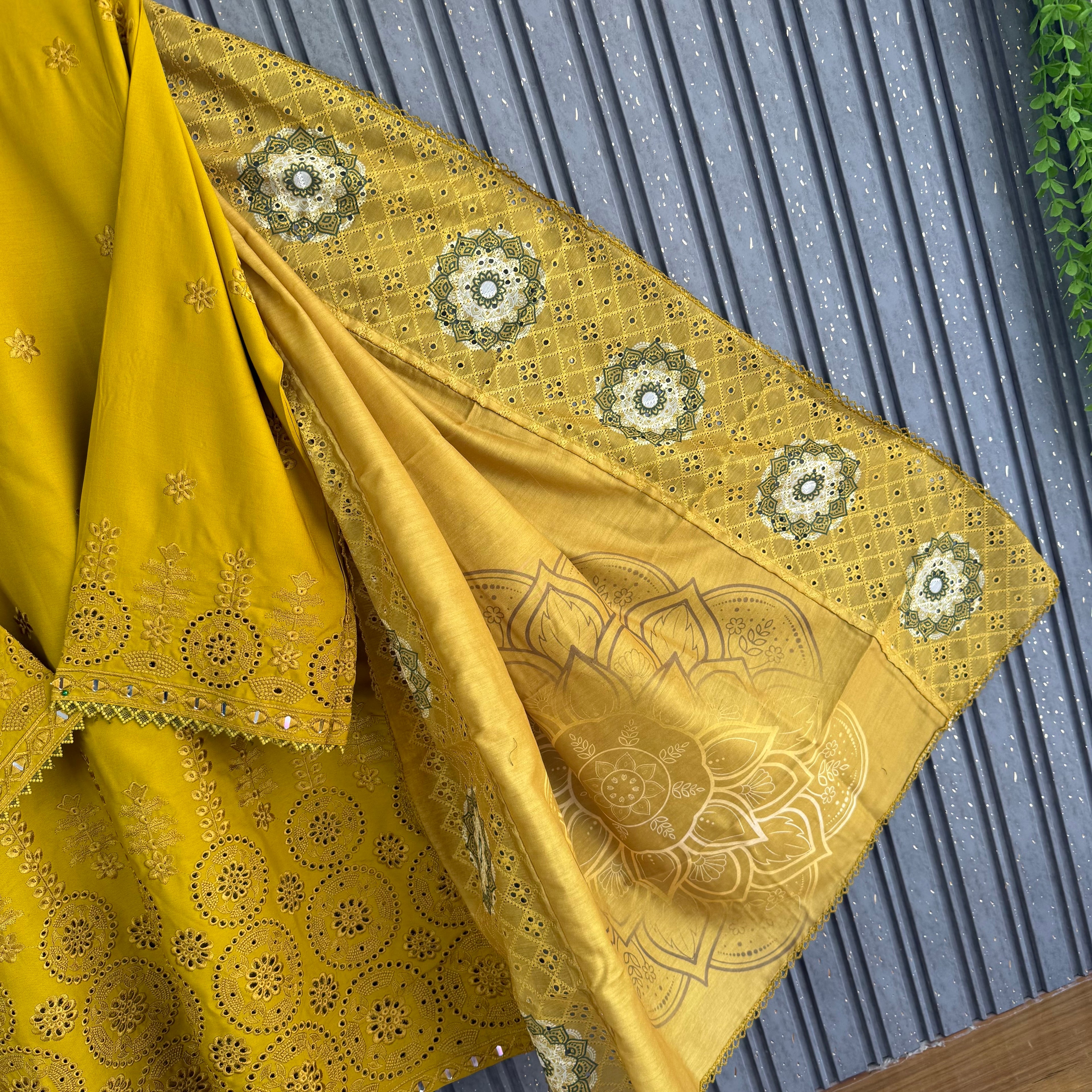 Komal Meer Pakistani suit