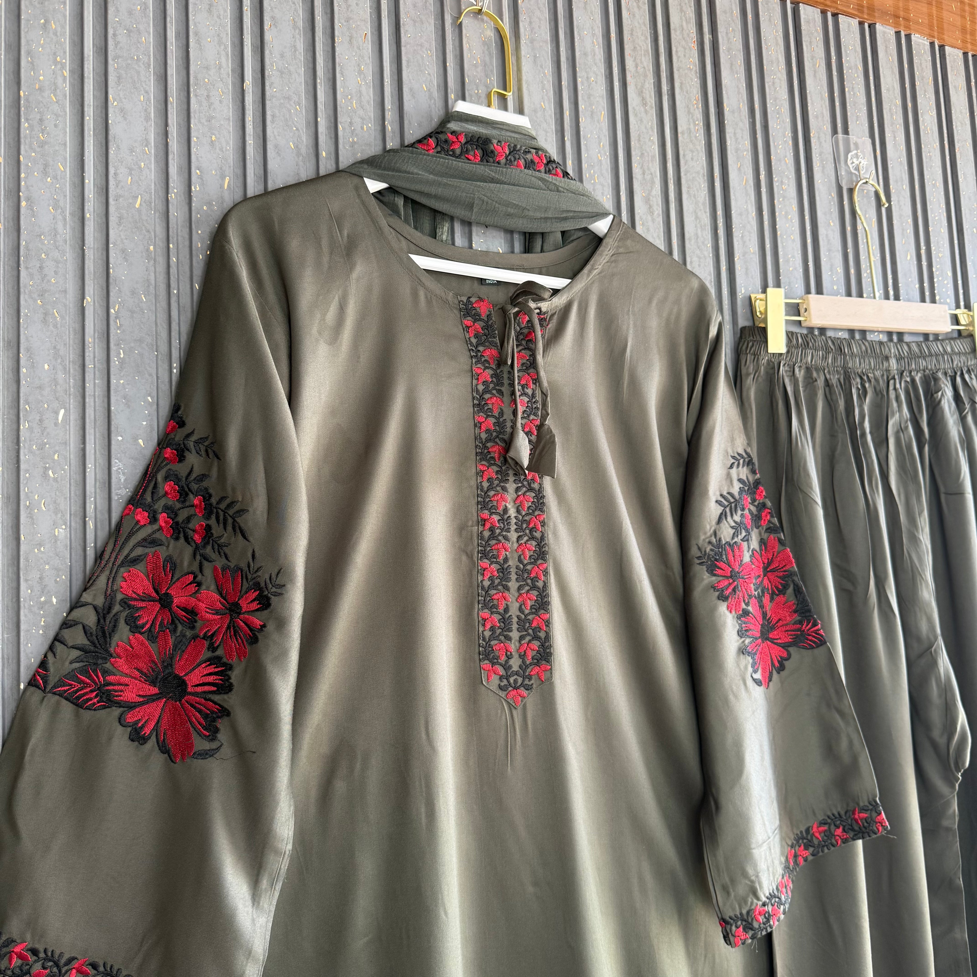 Dariya afnan palazzo set