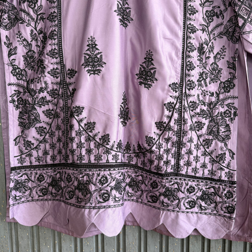 Kinza naveri pakistani suit