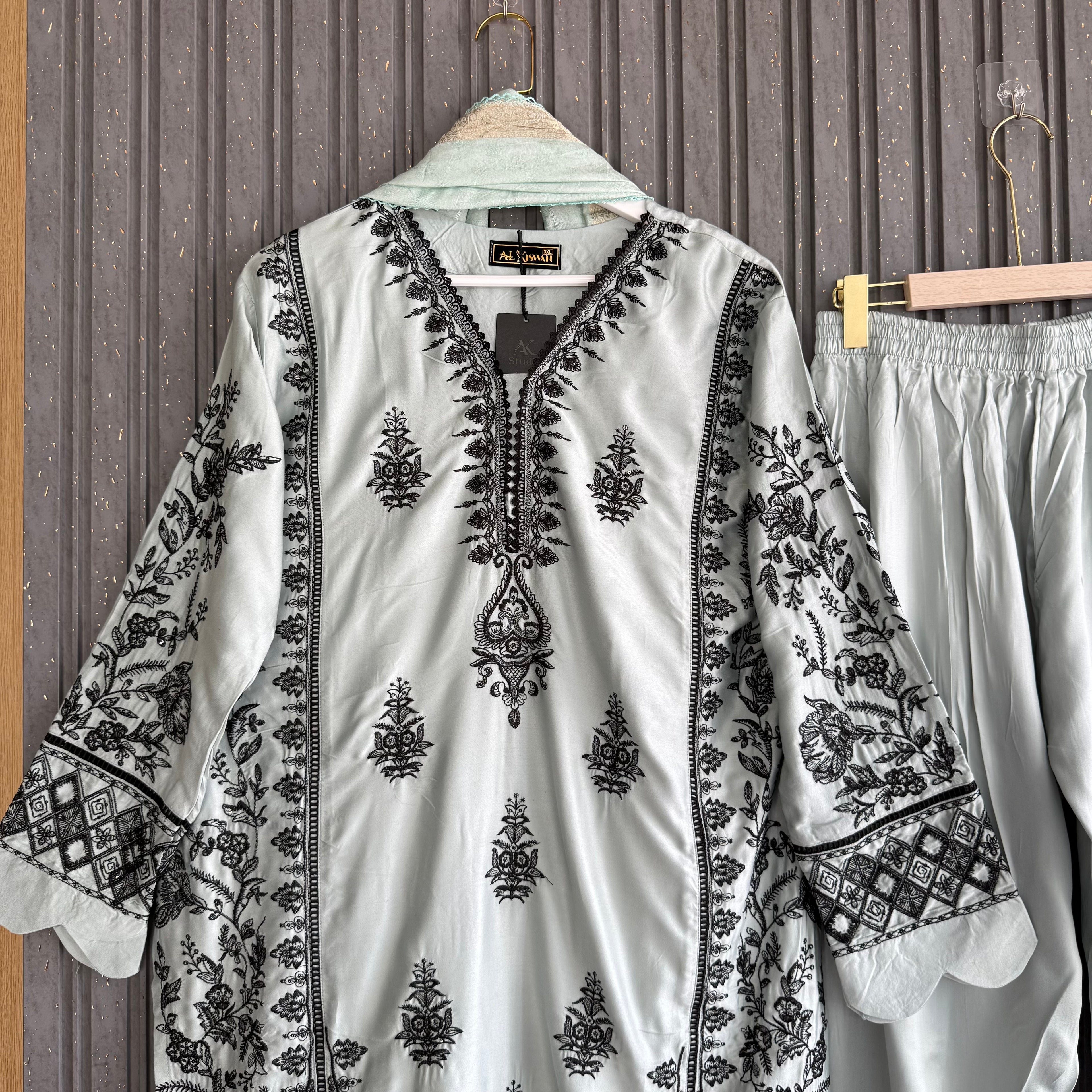 Romaisa hasan pakistani suit