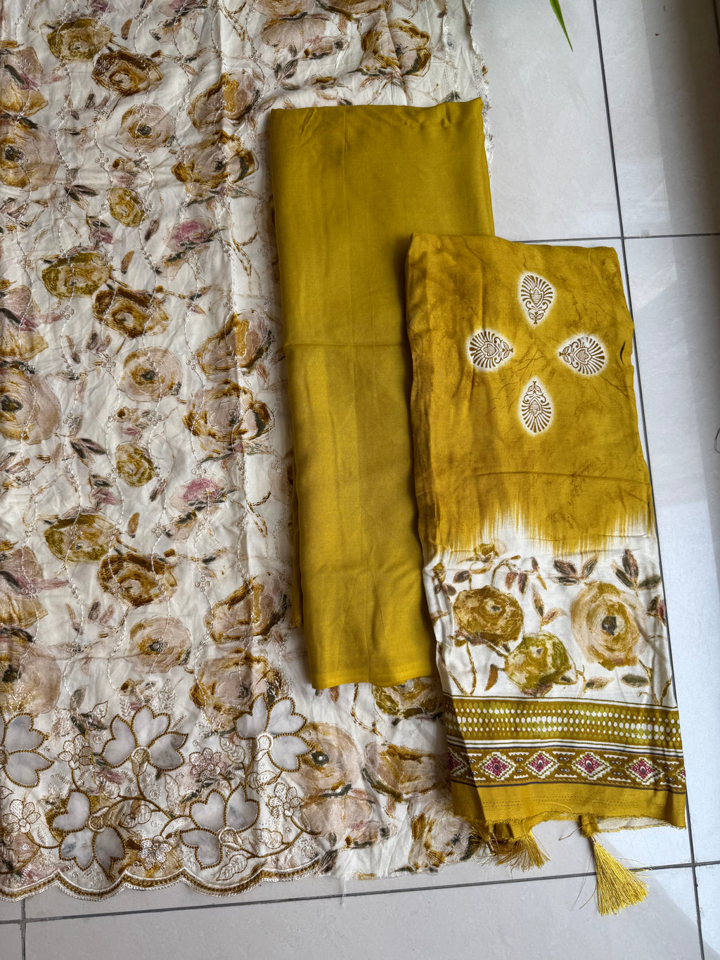 Lameesa unstitched suit