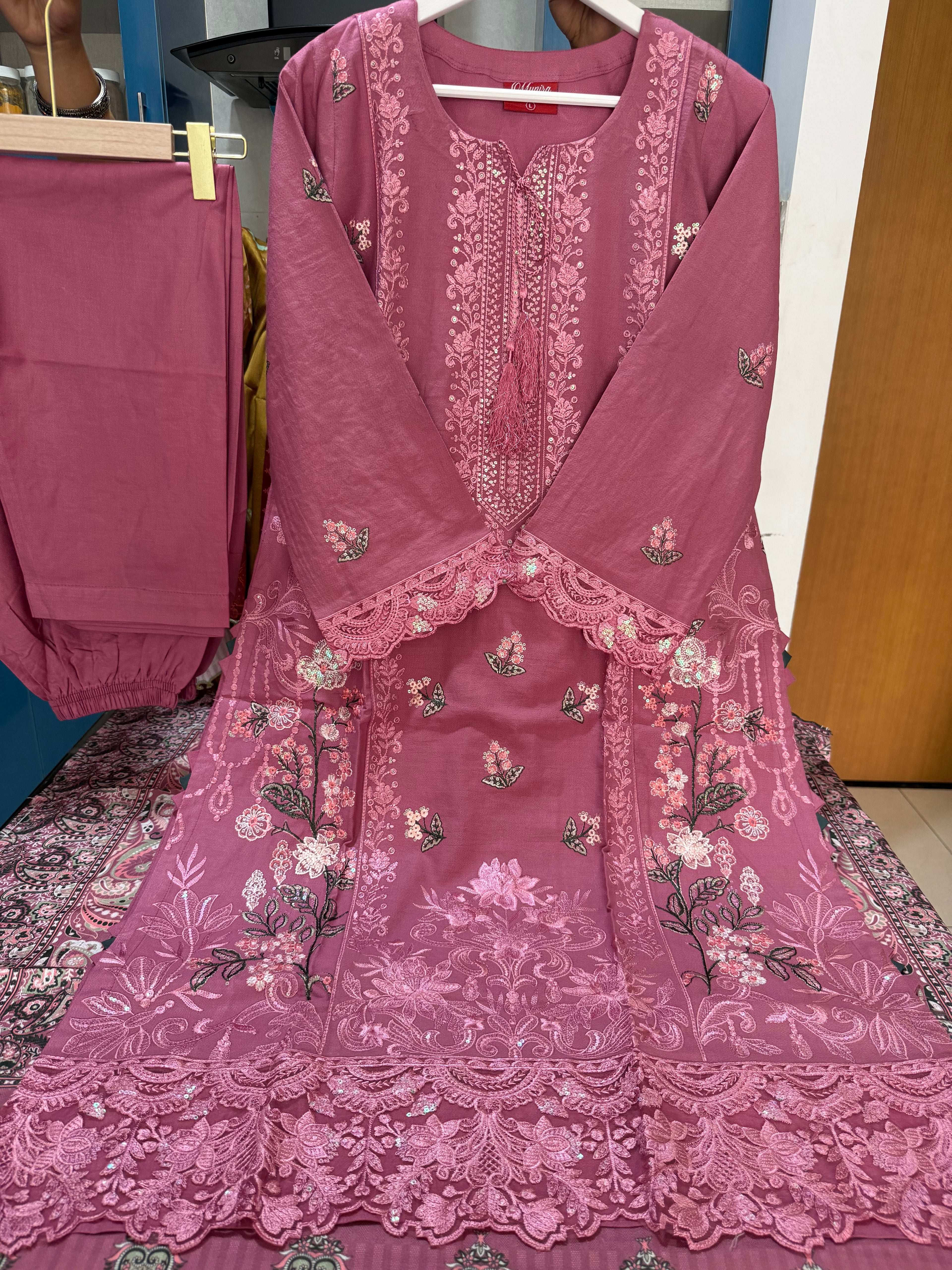Munira Designer: Mauve-Pink Linen Ensemble with Floral Shawl