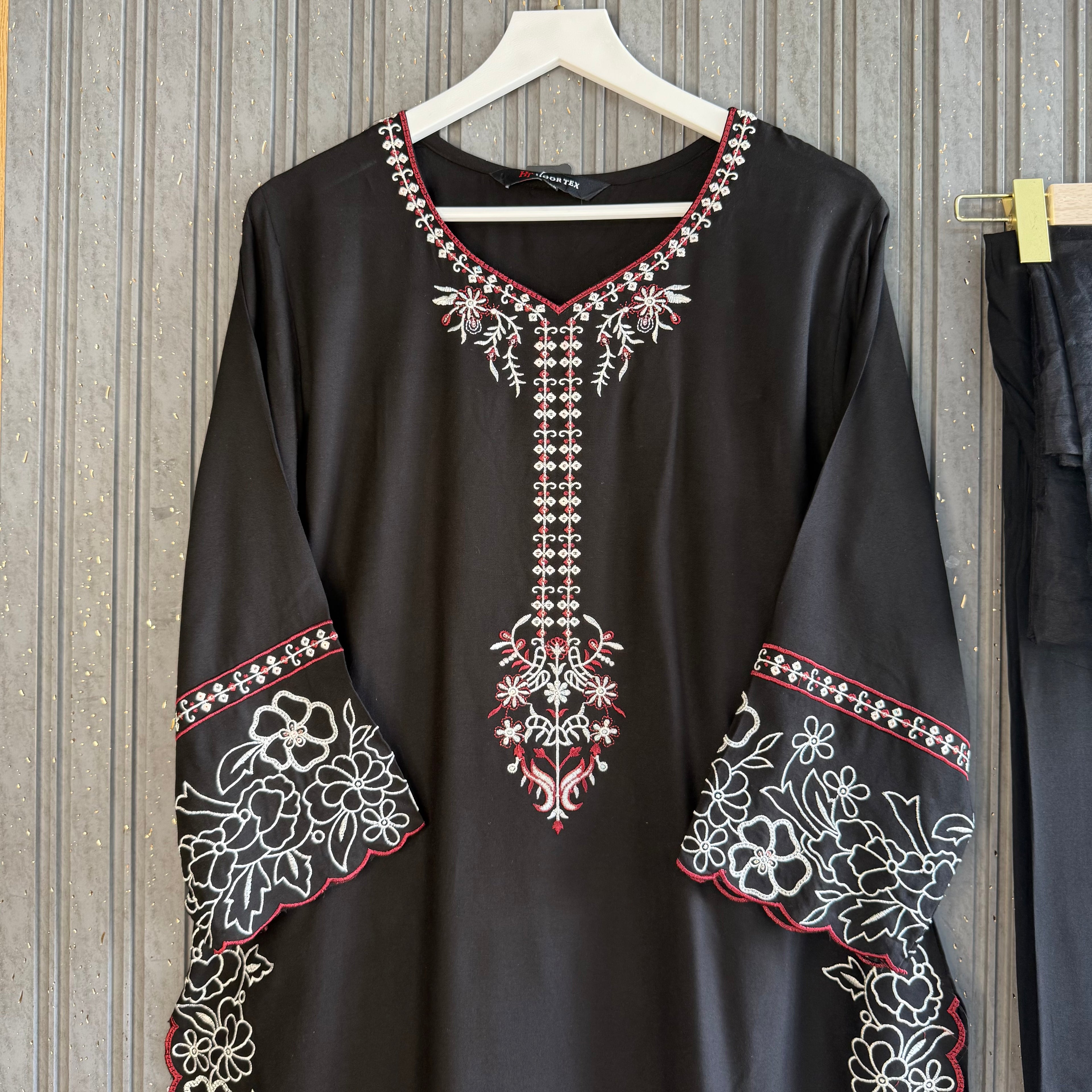 Malina Mirha Pakistani suit