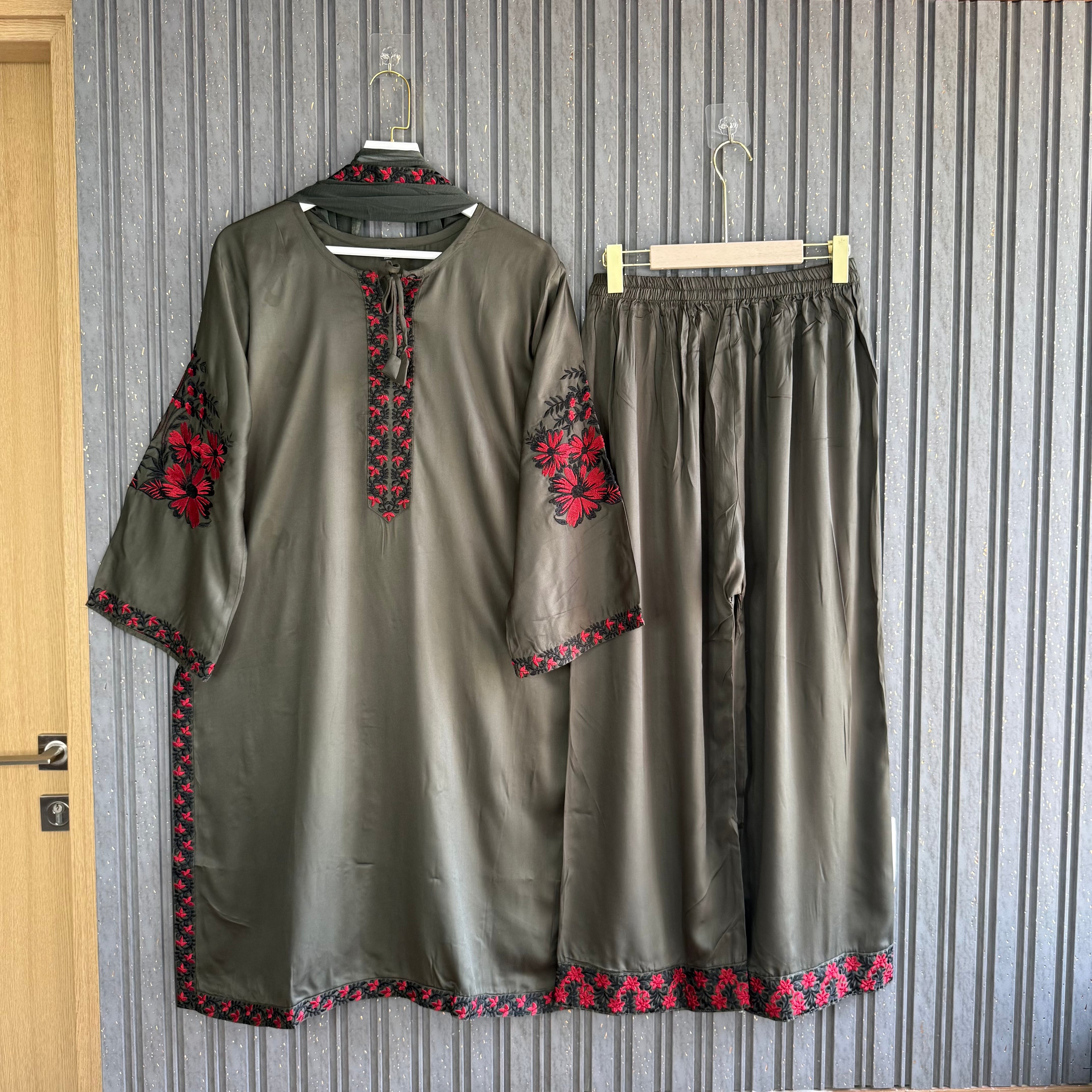 Dariya afnan palazzo set