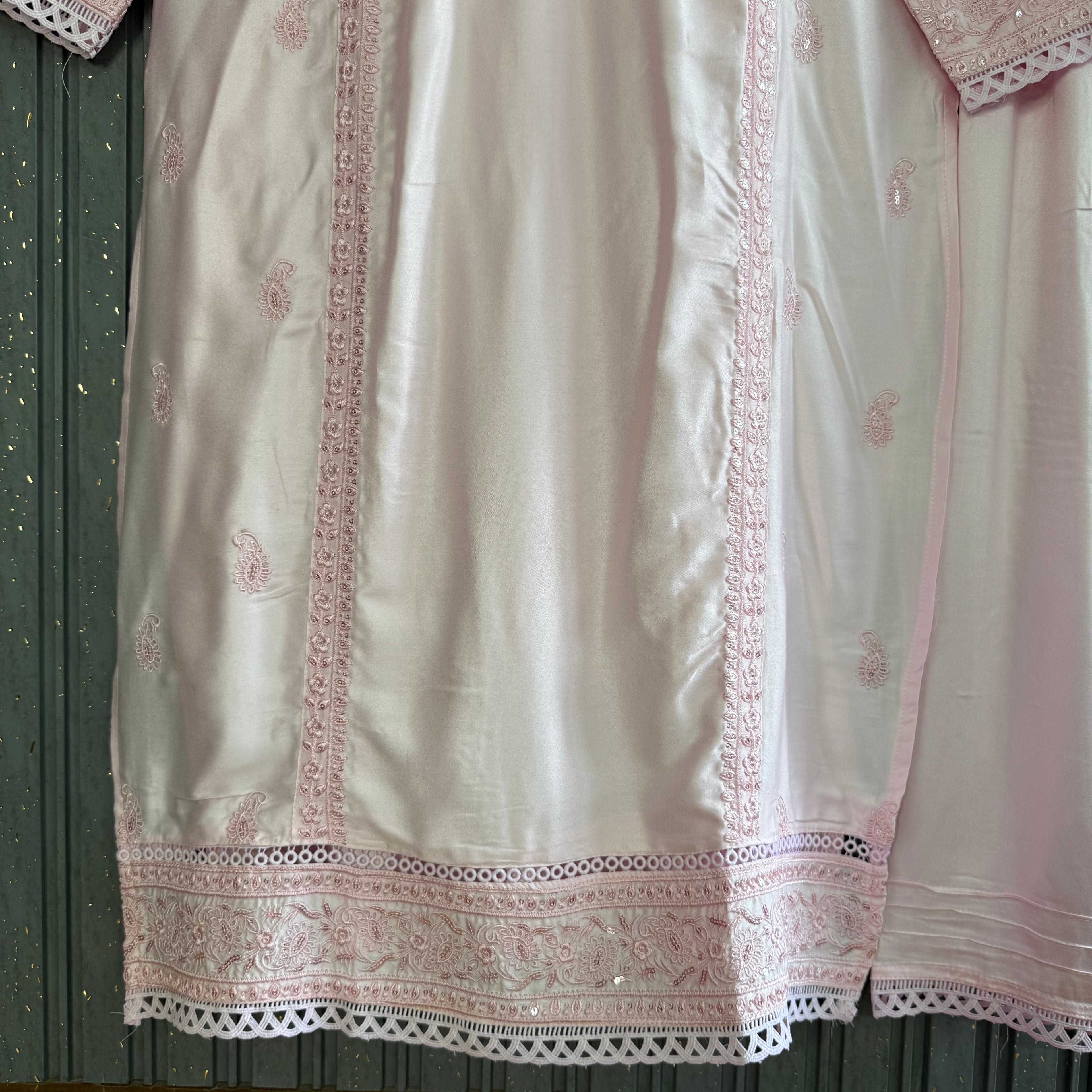 Sahiba Mishal Pakistani set