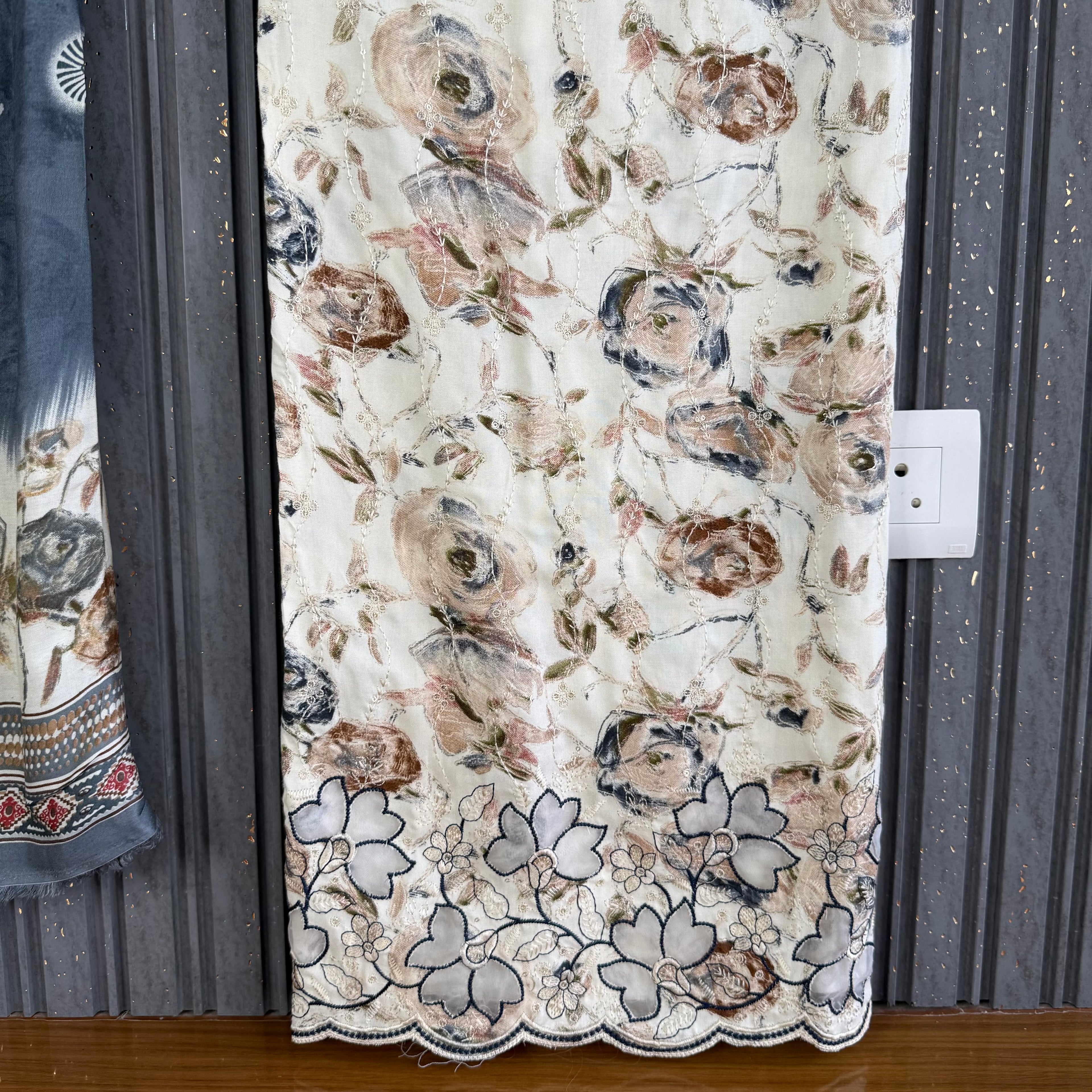 Mausami unstitched suit