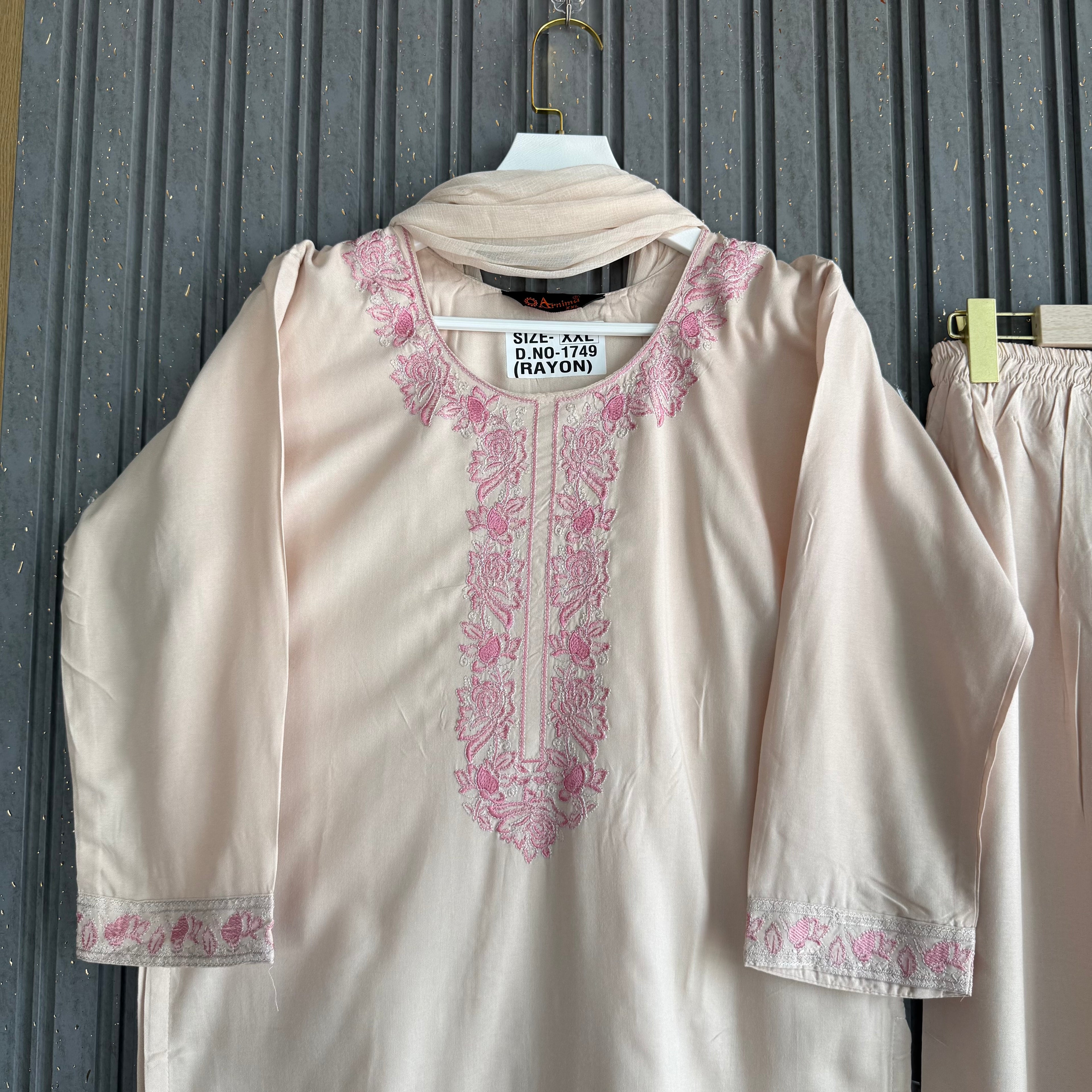 Mihira Pakistani suit