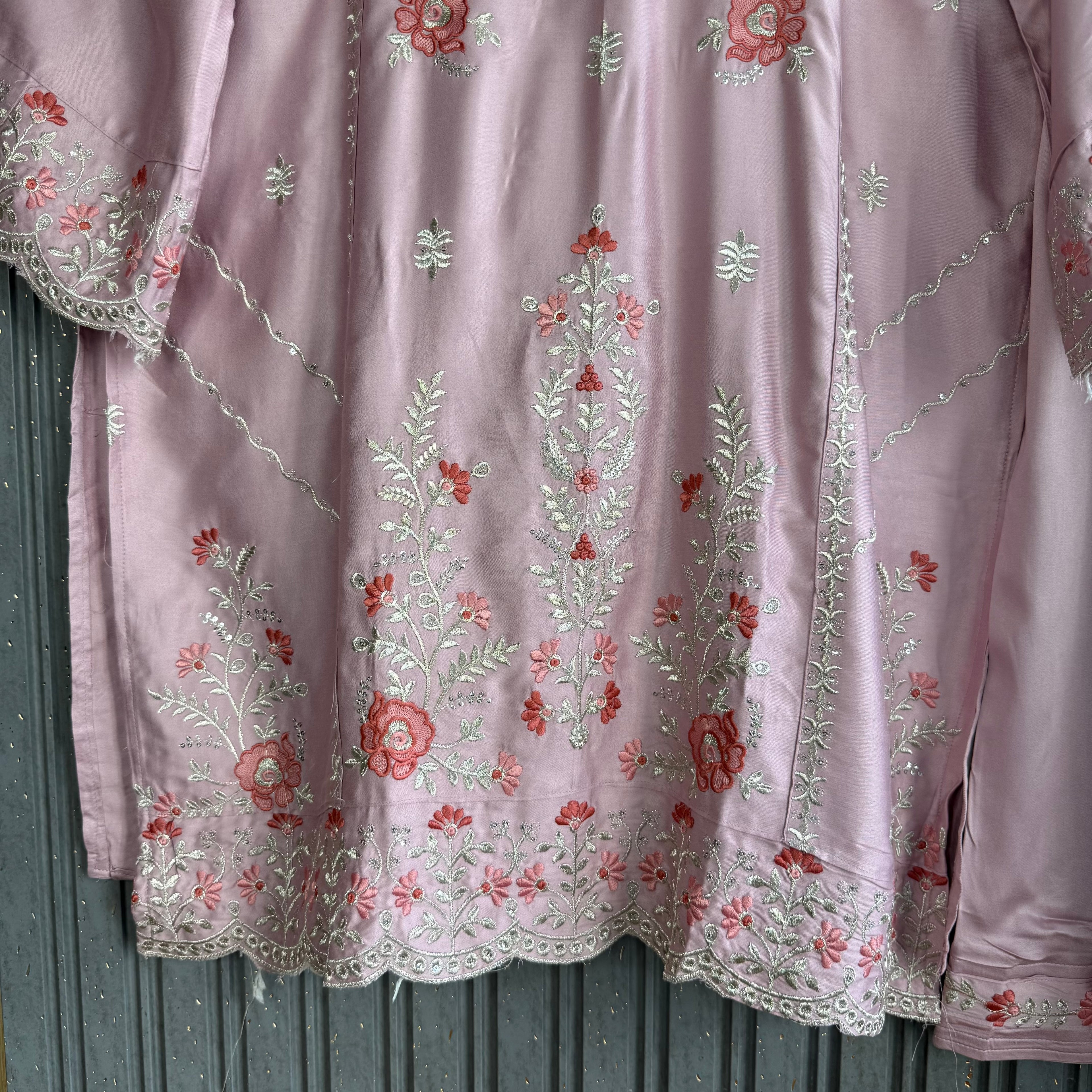 Tariha zaidi Pakistani Suit