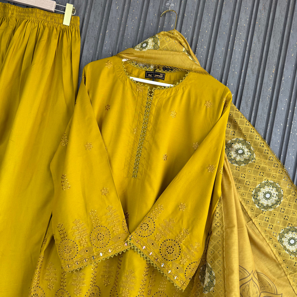 Komal Meer Pakistani suit