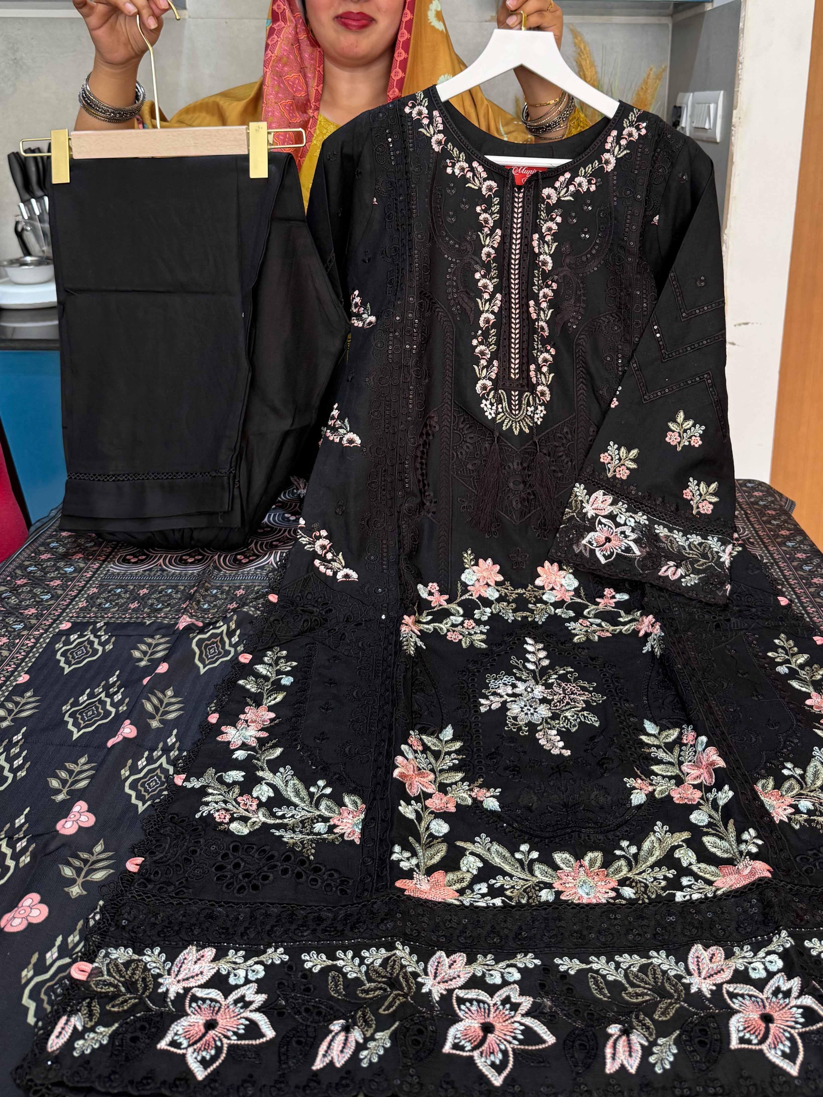 Munira Designer – Noir Ébène Black Ensemble