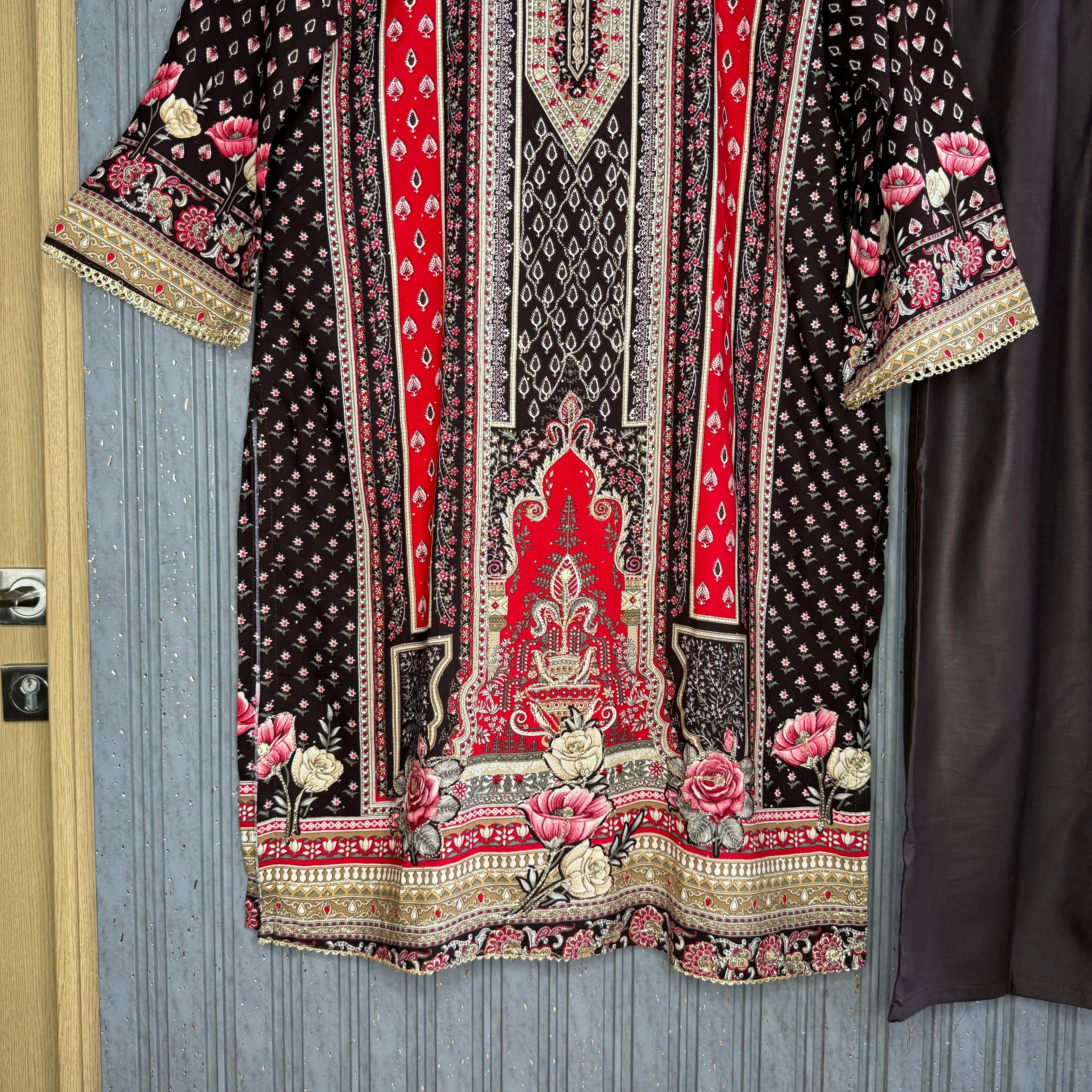 Saiqa Ali Pakistani suit